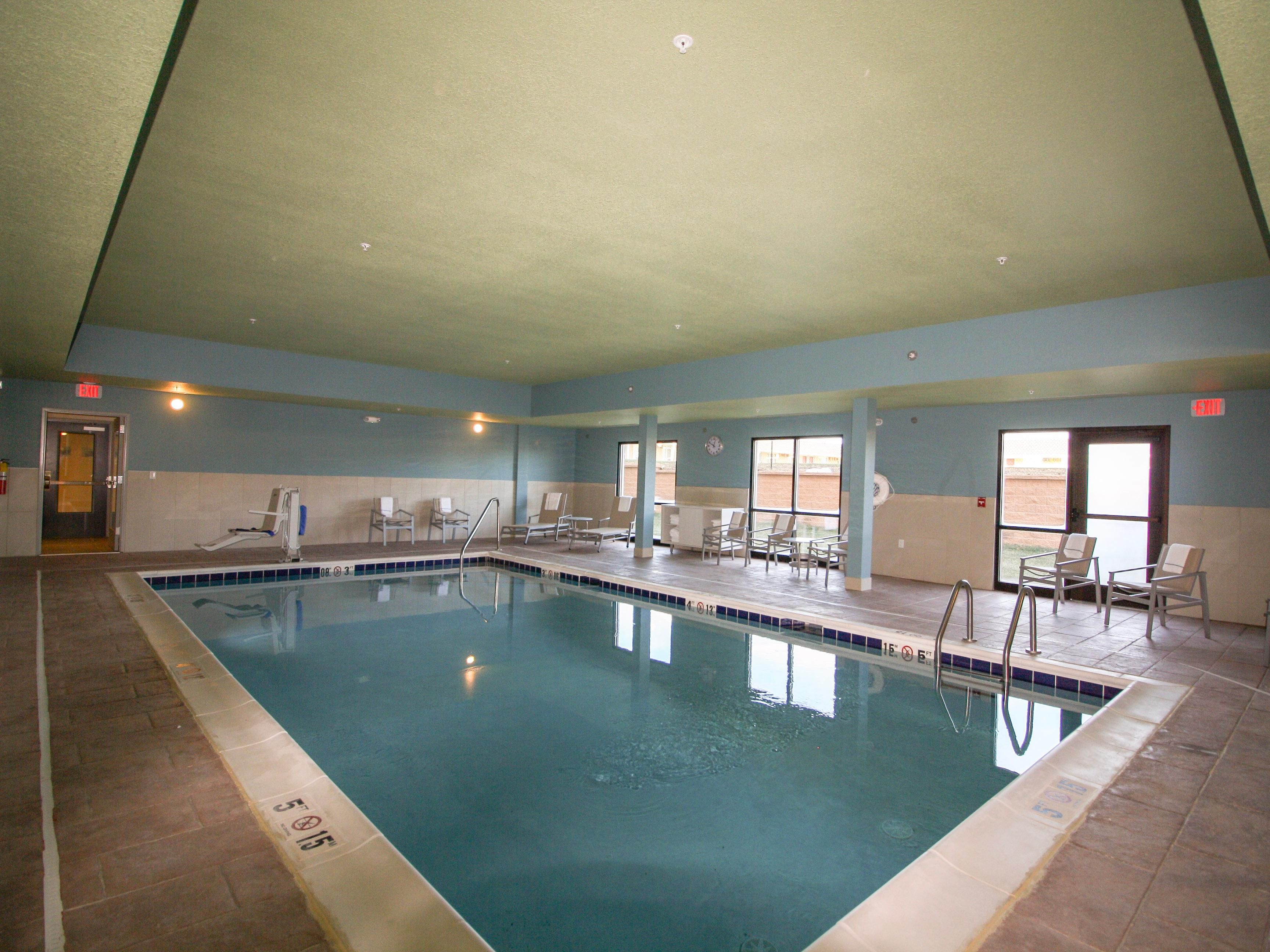 Take a dip in our heated indoor pool, open daily from 6 AM to 11 PM. Whether you're looking for an energizing morning swim or a fun afternoon with the family, our pool is perfect for unwinding after exploring Kirksville.