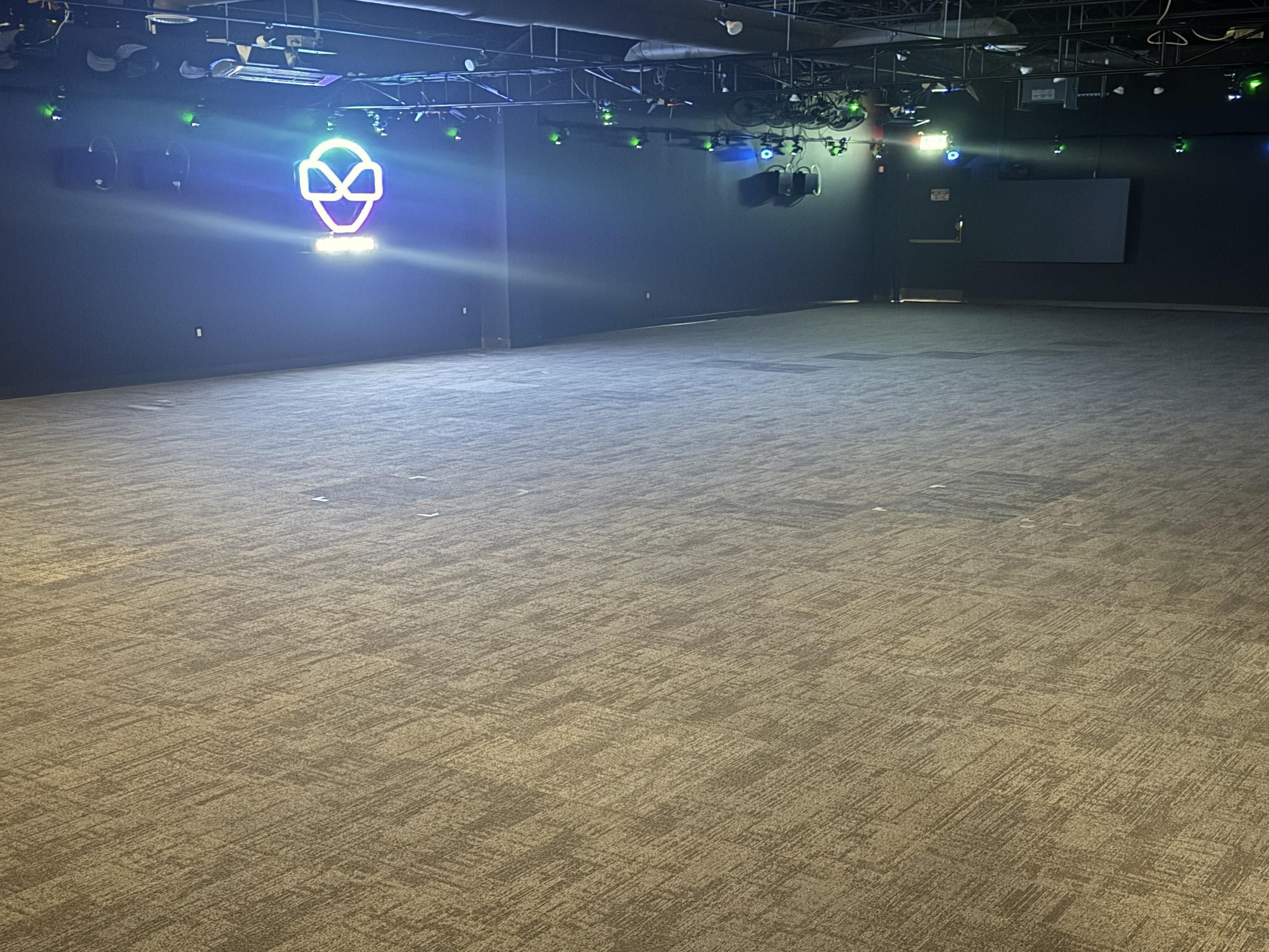 Explore NextGen VR. La experiencia de realidad virtual más grande de Norteamérica, ubicada justo al lado del hotel. Ya sea que esté planeando una salida en familia, una aventura para niños o un evento corporativo navideño de trabajo en equipo, NextGen VR ofrece una experiencia única que reúne a todos para diversión, crear y entusiasmar.