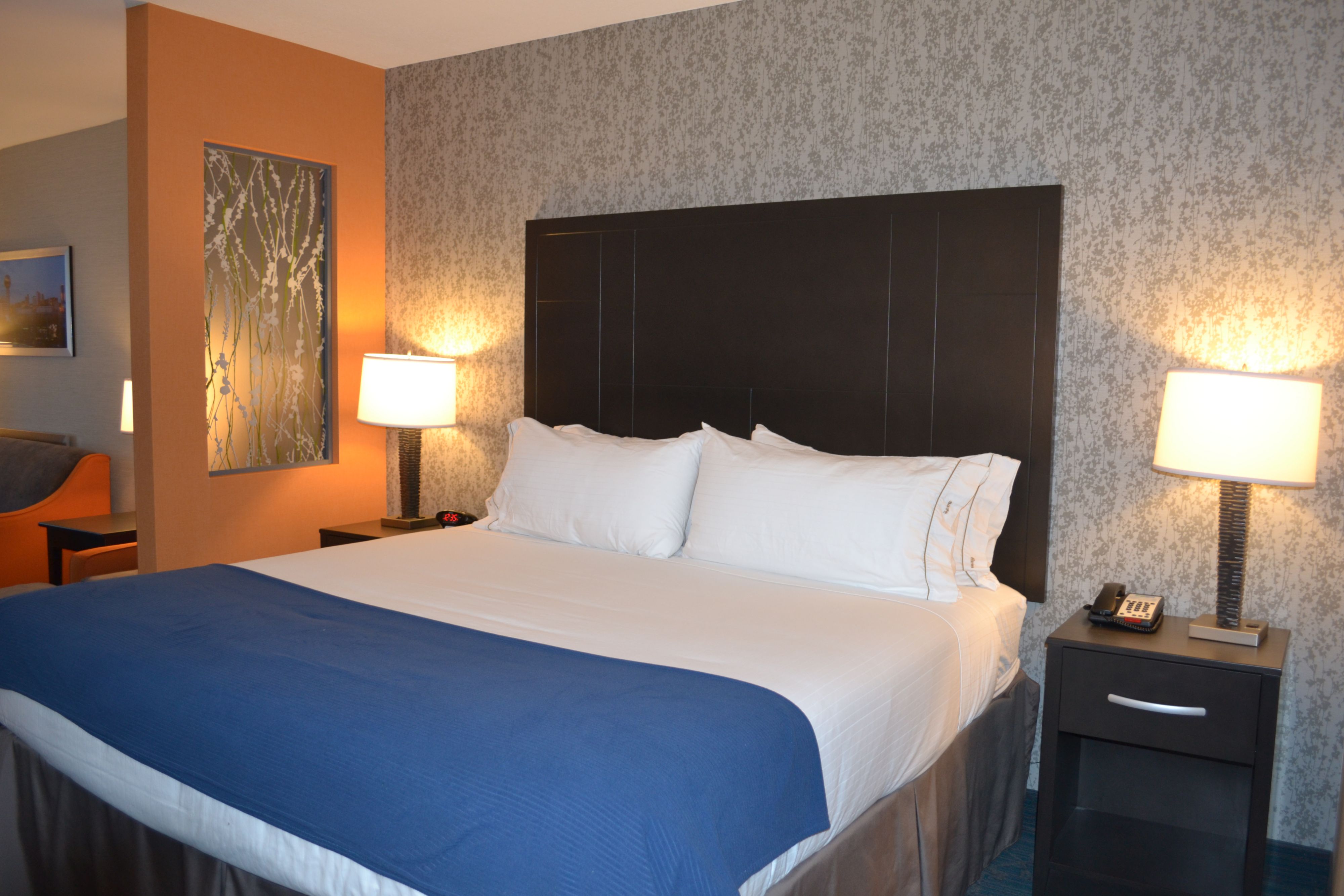 Hotel Near Knoxville Airport | Holiday Inn Express & Suites