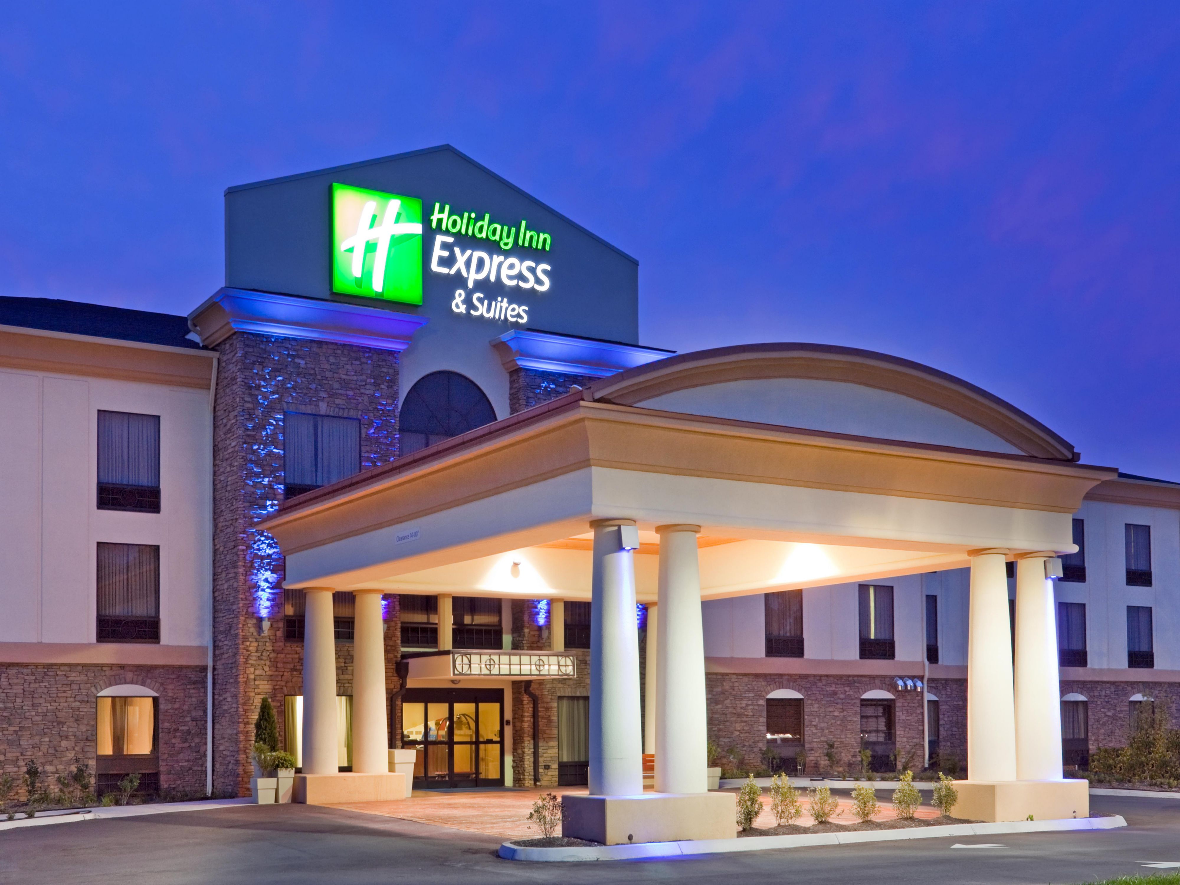 Hotel near UT Knoxville with Pool | Holiday Inn Express ...