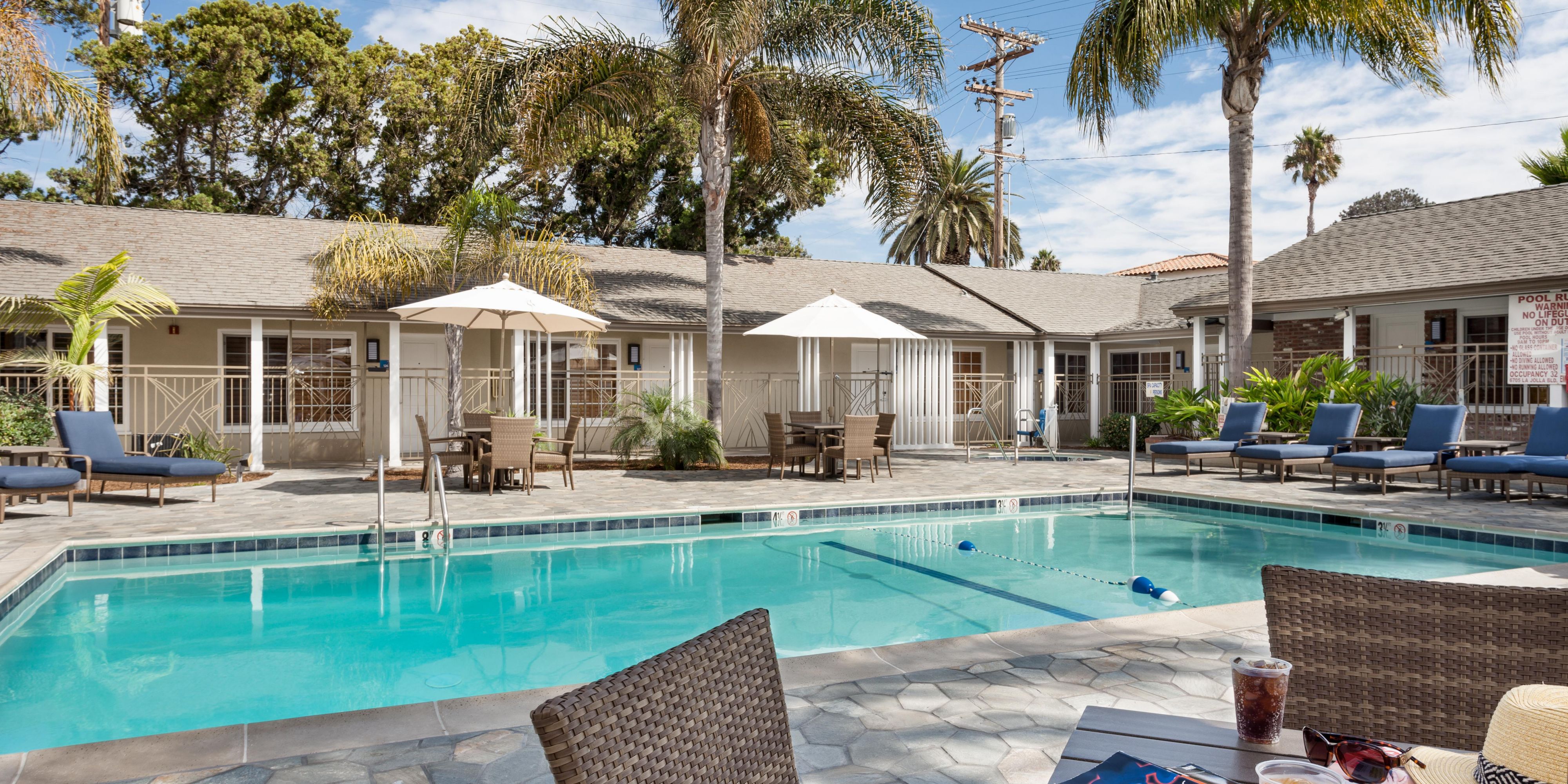 Enjoy the beautiful Southern California winter outside in our heated outdoor pool. The pool is open to guests daily from 9 AM to 9 PM. 