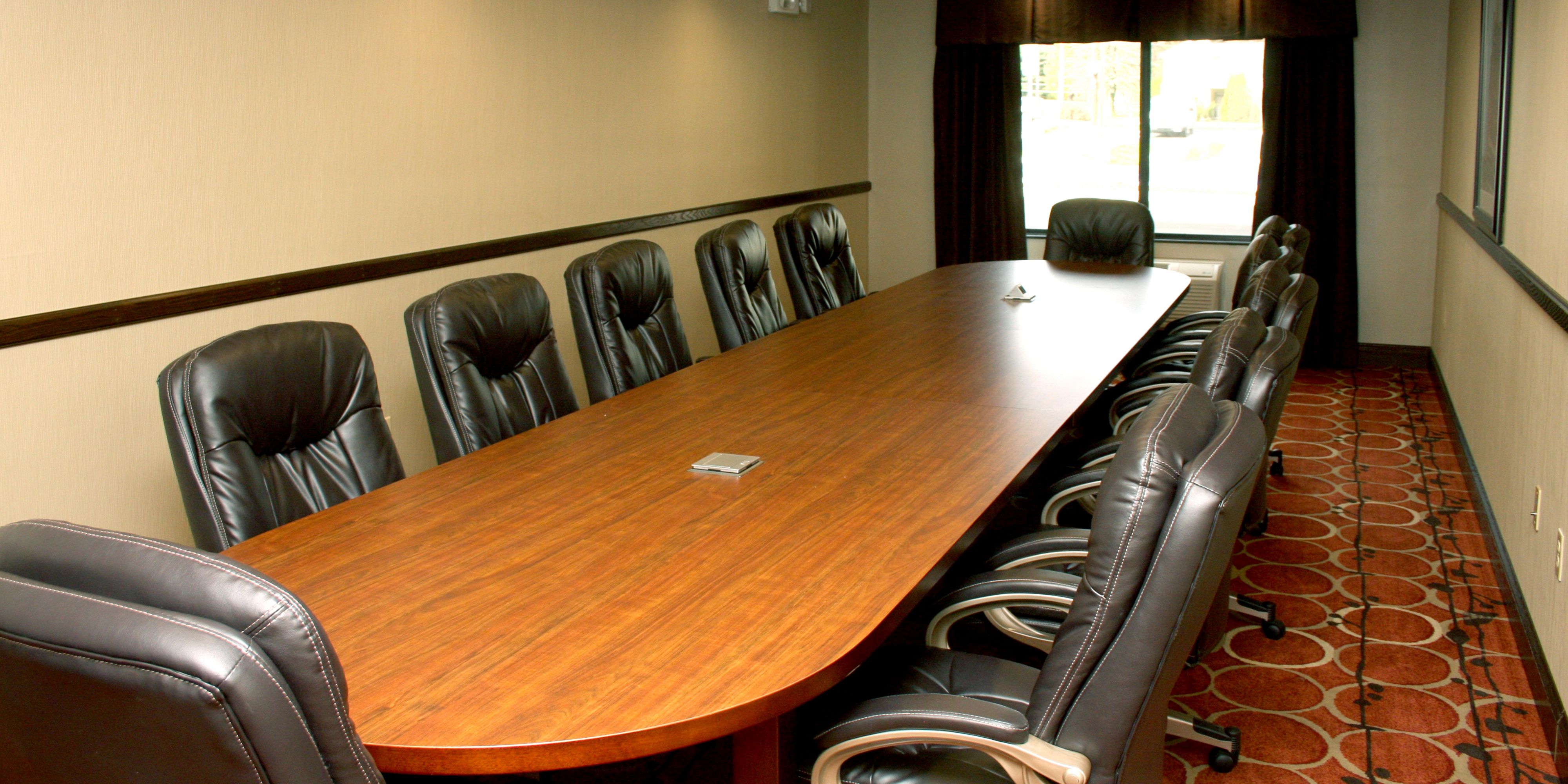 Host your meetings and events at our Cumberland Hotel, featuring 350 sq. ft. of space equipped with cutting-edge technology, making it the perfect venue for business meetings, conferences, social gatherings, and seminars of up to 100 guests. Let our dedicated team ensure your event is a seamless success.