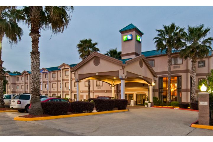 Holiday Inn Express & Suites Lake Charles