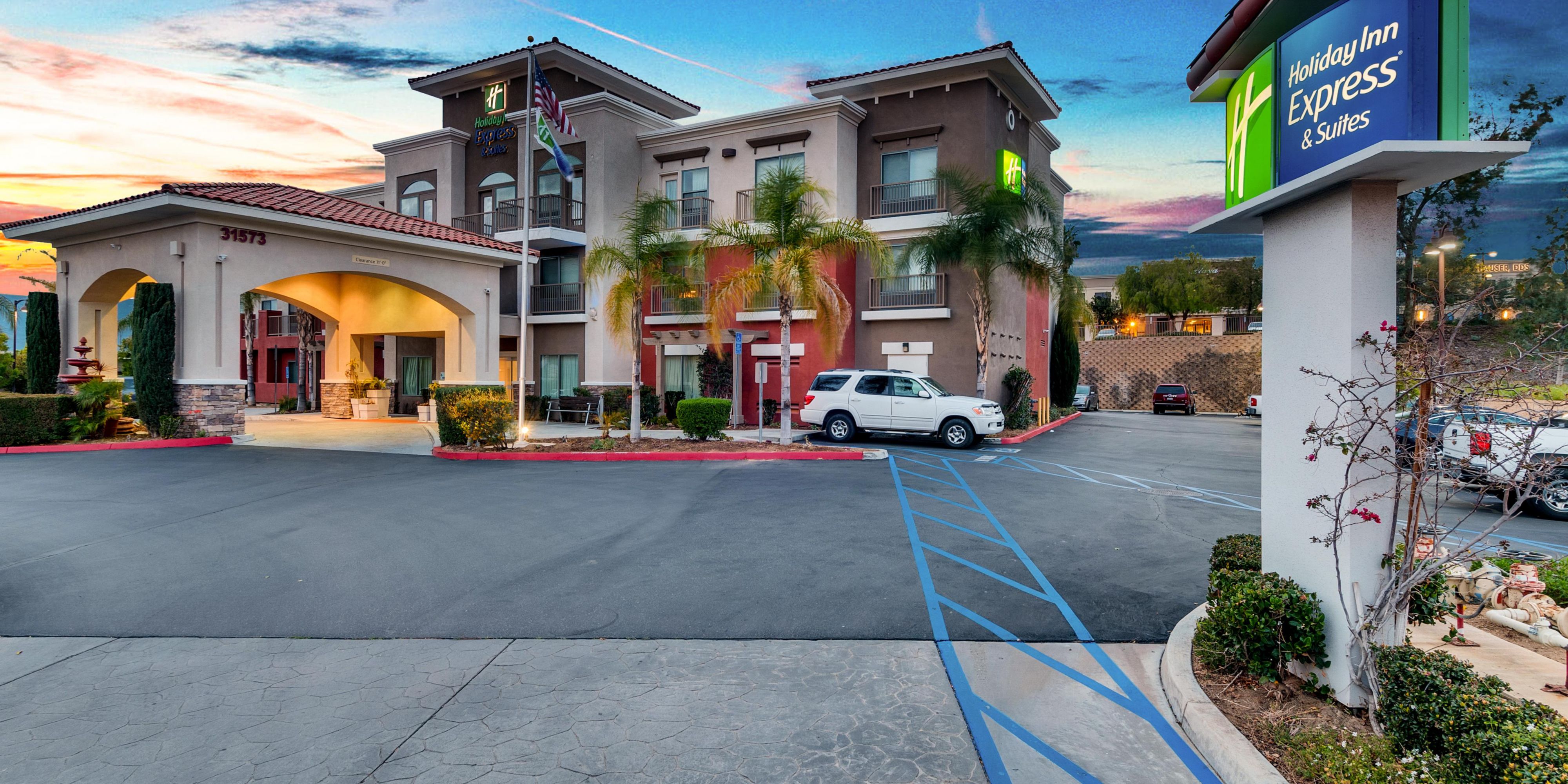 We are located only minutes from the Lake Elsinore Diamond Stadium which houses an array of sporting and music events throughout the year.  During the year you can catch a game with the, San Diego Padres Farm Team, the Lake Elsinore Storm.  V
