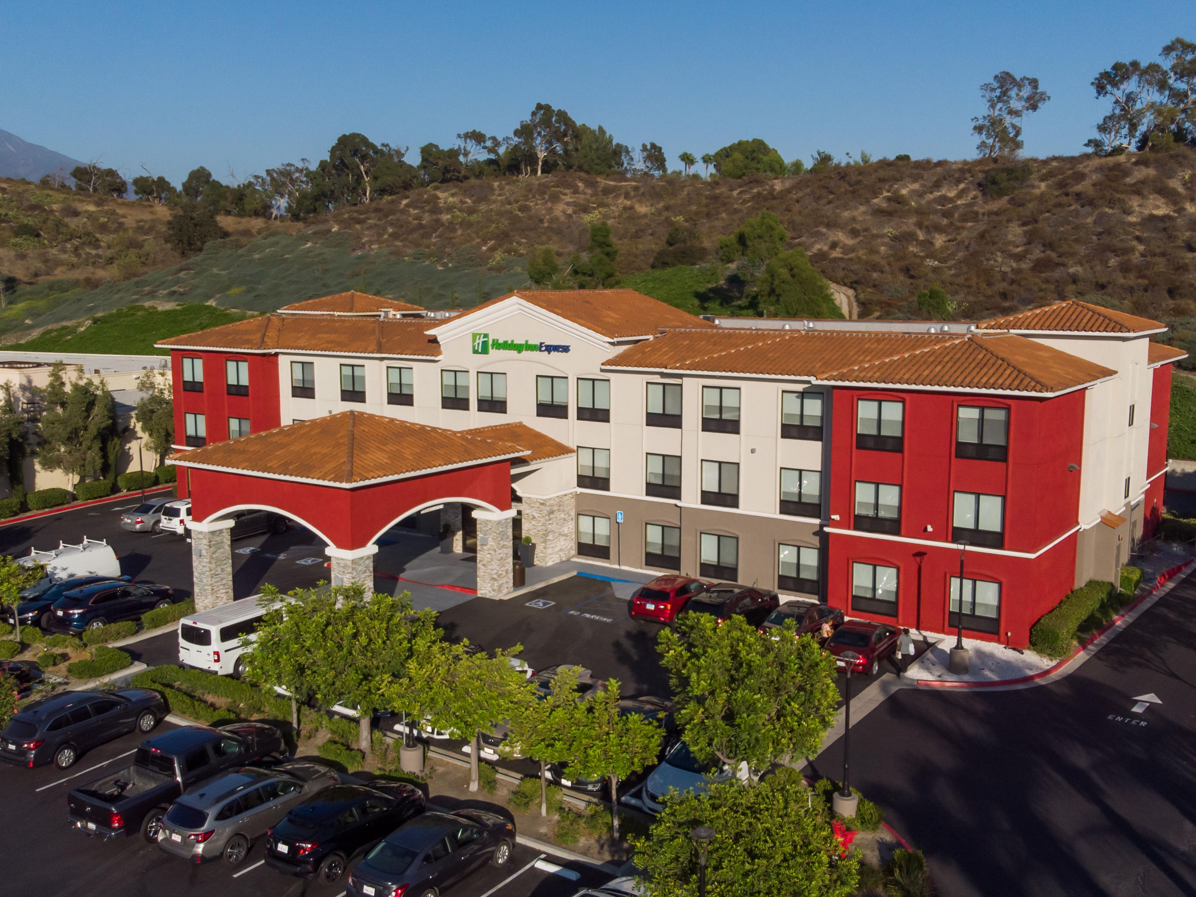 Hotels in Lake Forest, CA  Holiday Inn Express & Suites Lake Forest