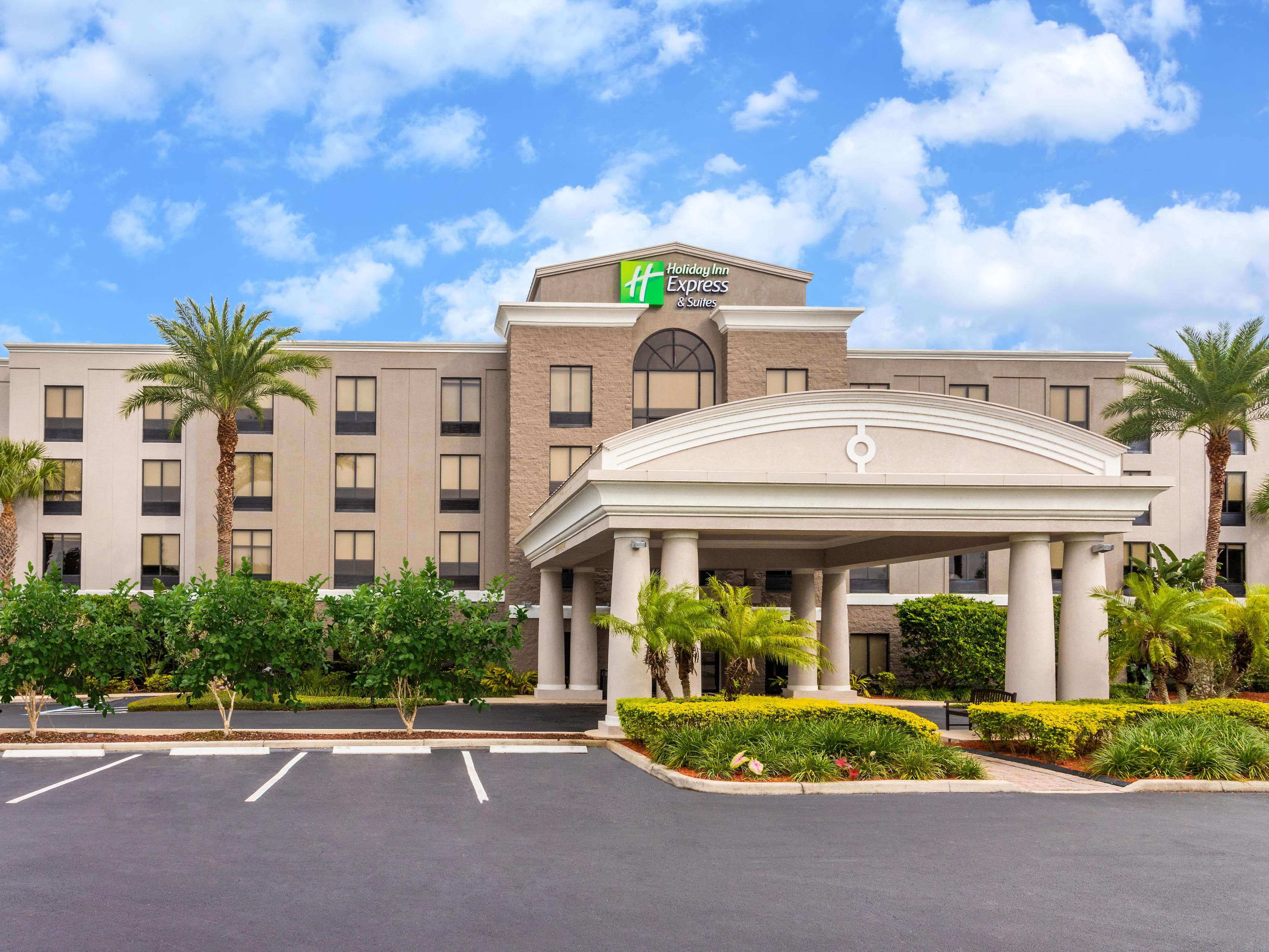 Welcome to Holiday Inn Express Lake Placid Florida