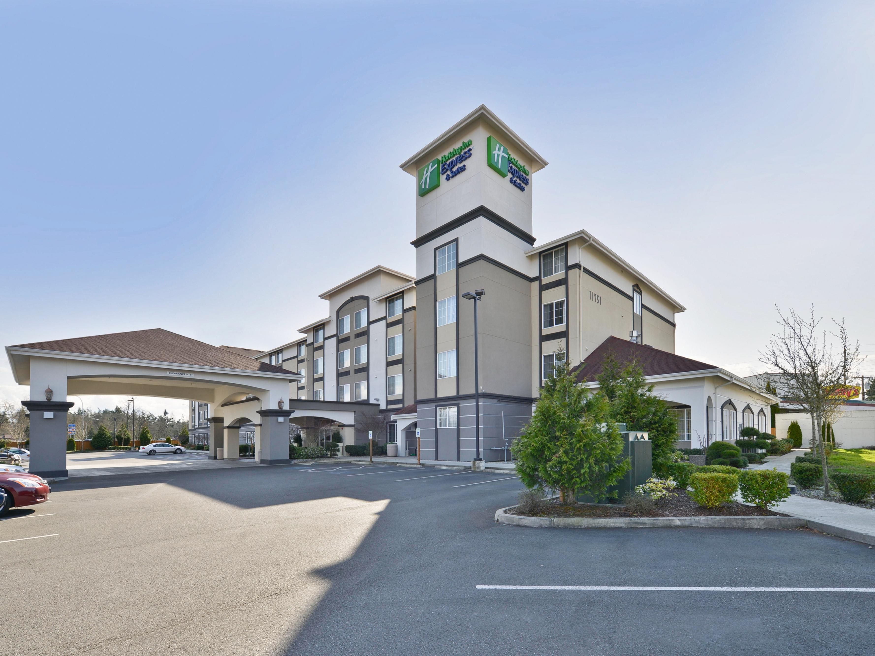 Holiday Inn Express & Suites South Lakewood Hotel by IHG