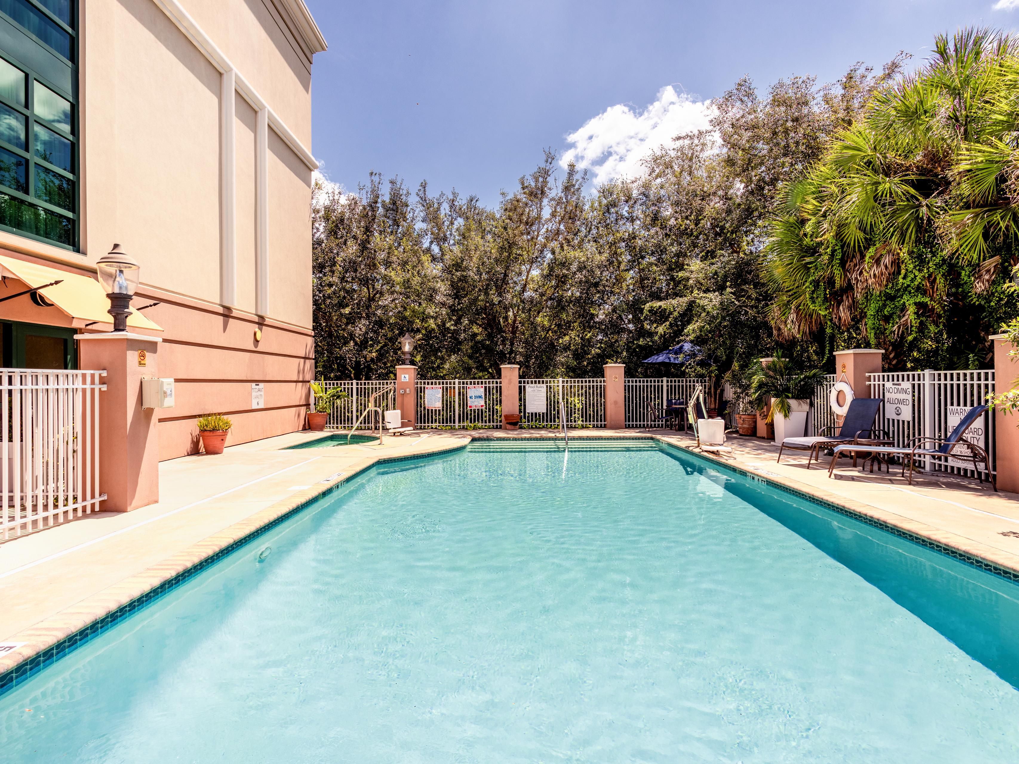 Take a dip in our outdoor heated pool, open daily from 8:00 AM – 8:00 PM. Whether you like to swim laps, splash around with the family, or lounge poolside and soak up the sun, our outdoor pool oasis is the perfect place for relaxation and fun!