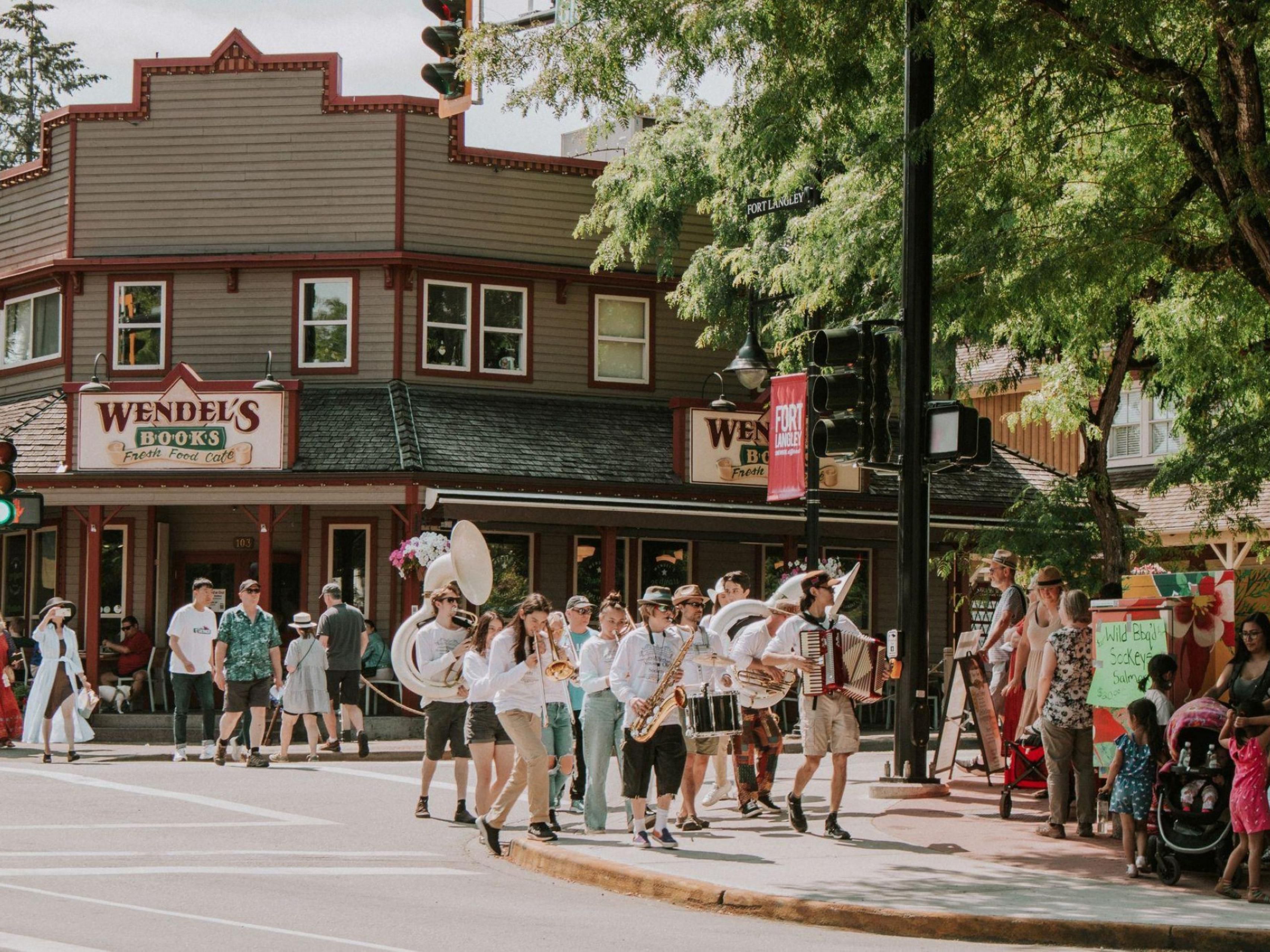 Fort Langley, set along the Fraser River, features museums, boutique shops, cafes, galleries, parks, and scenic trails. Its iconic yellow Community Hall and historic Hudson’s Bay Company fort showcase the village’s charm. Just 10 minutes from our hotel, it’s perfect for exploring culture, history, and nature. A welcoming destination year-round.
