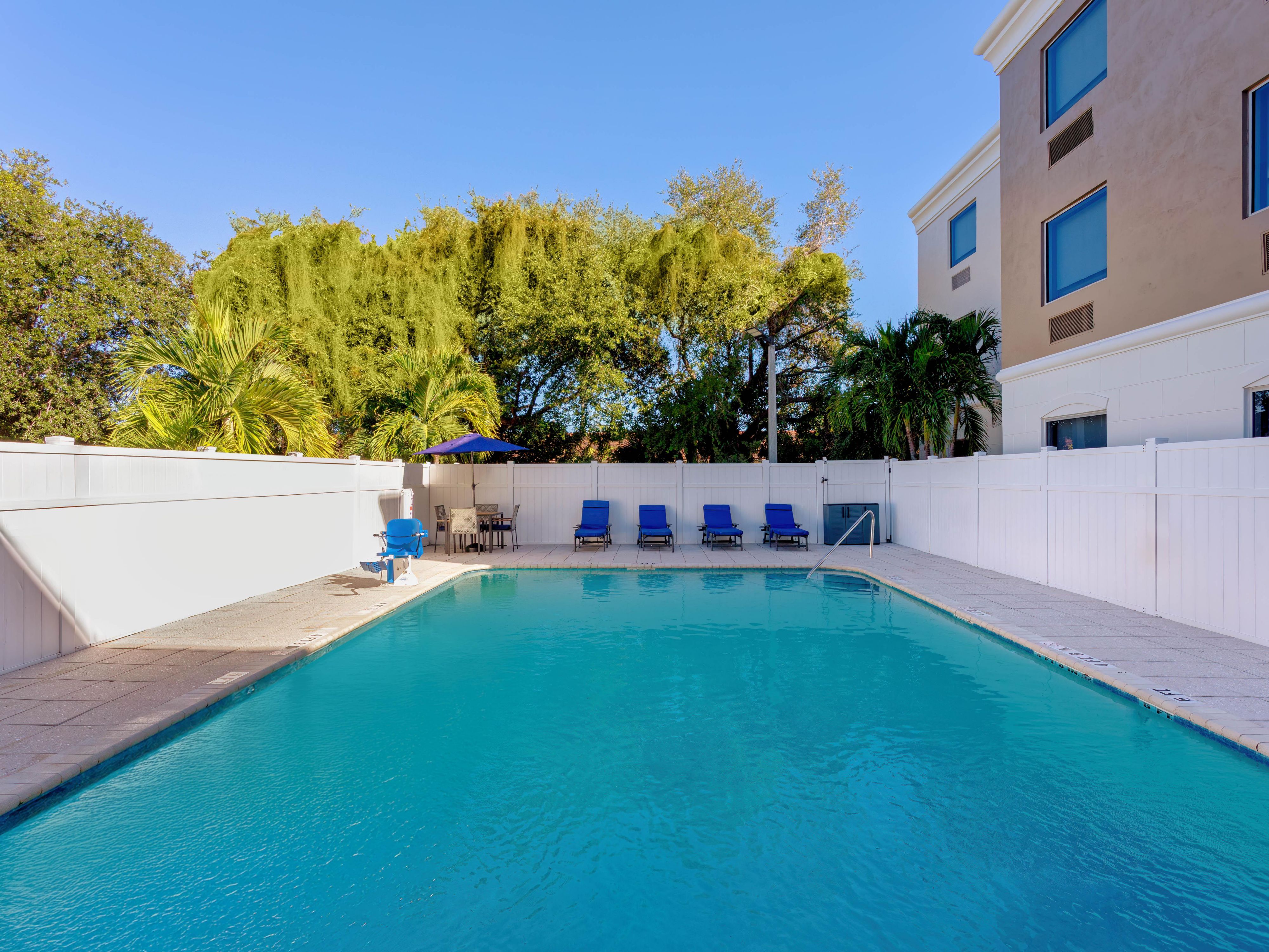 استمتع بالسباحة في هوليداي إن إكسبرس اليوم!