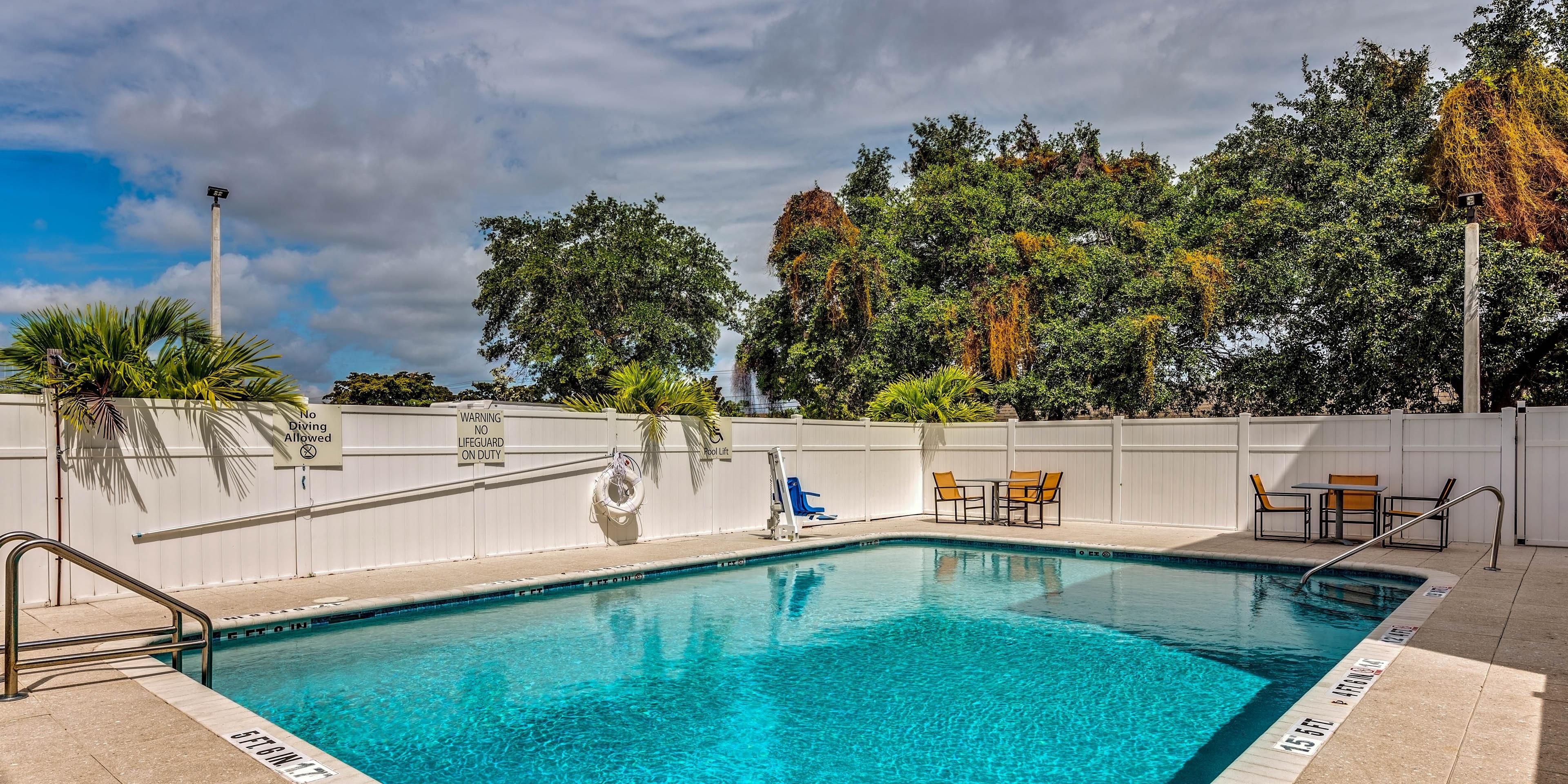 Relax by the pool in our new poolside furniture. Soak up the rays of the Florida sun or take a dip to stay cool. The choice is up to you.