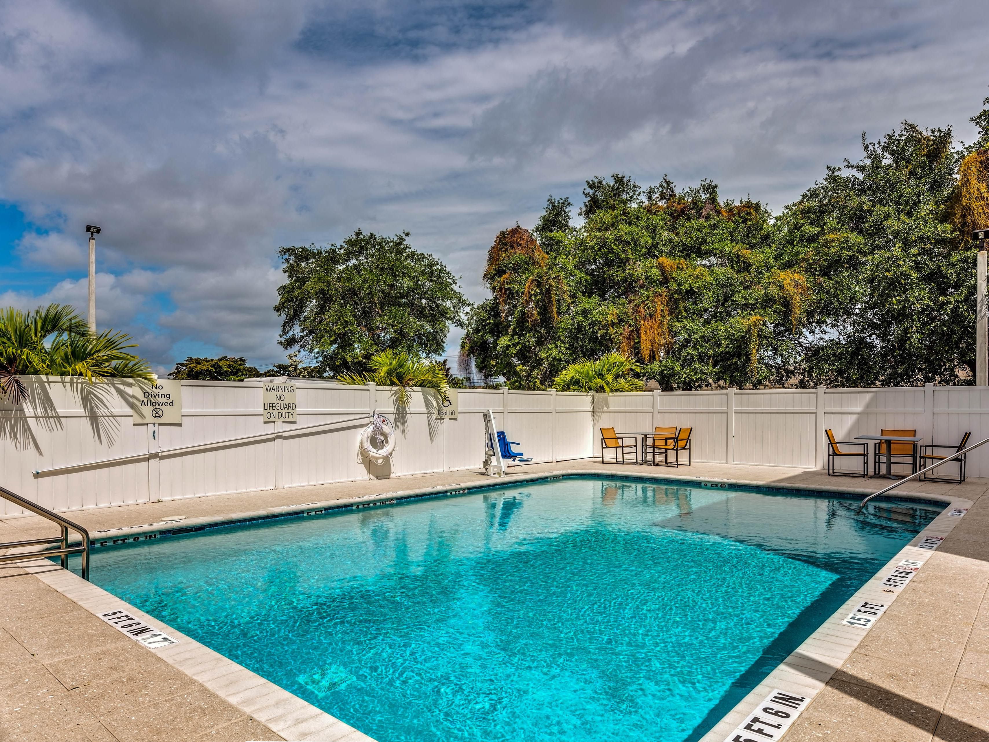 Relax by the pool in our new poolside furniture. Soak up the rays of the Florida sun or take a dip to stay cool. The choice is up to you.
