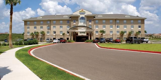 Holiday Inn Express & Suites Laredo-Event Center Area