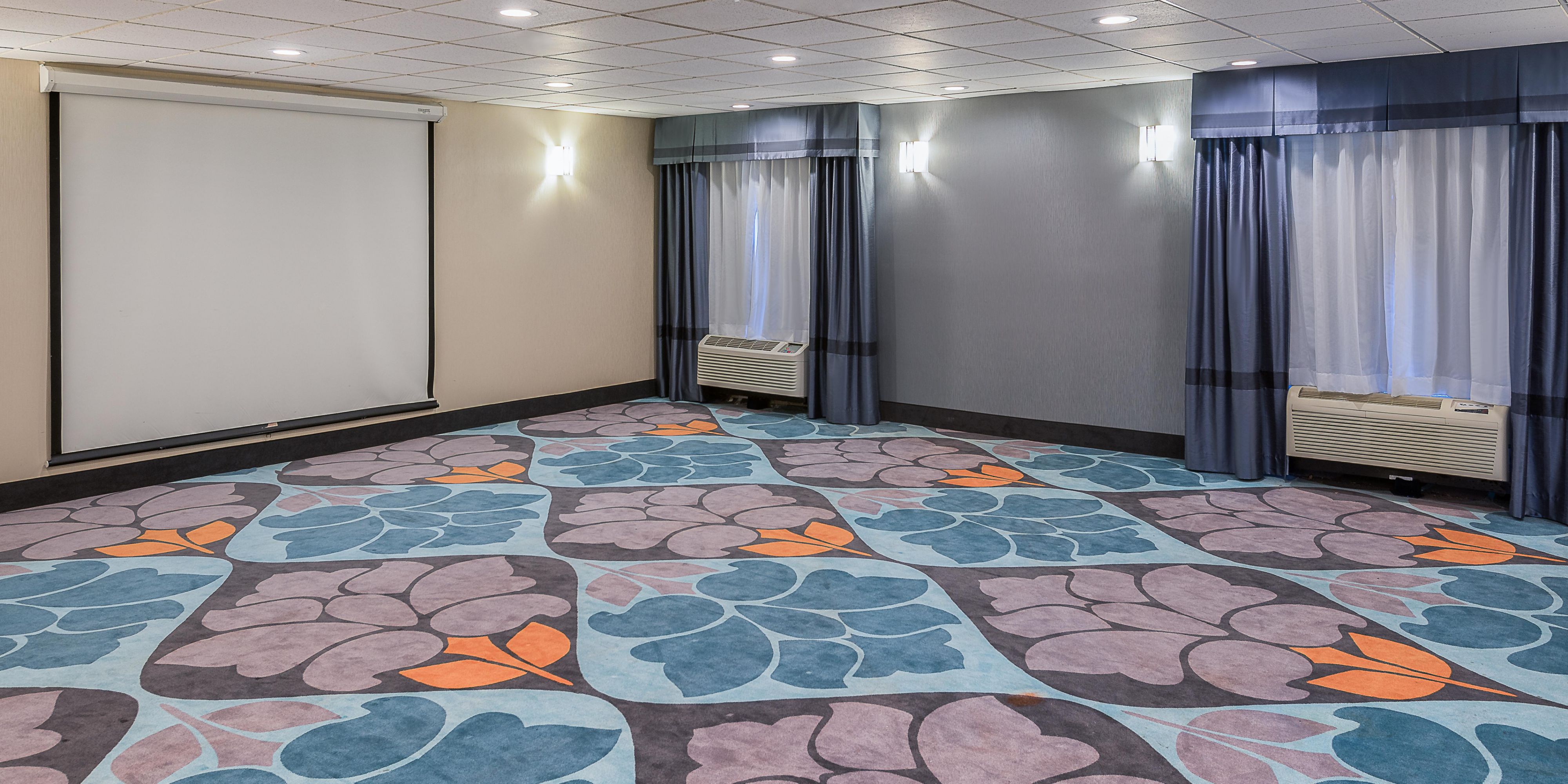 From sports events, business meeting or social reunion we love a good gathering and can help you book your group easily. We also have a meeting space that can accommodate up to 40 people. Call us for more information.