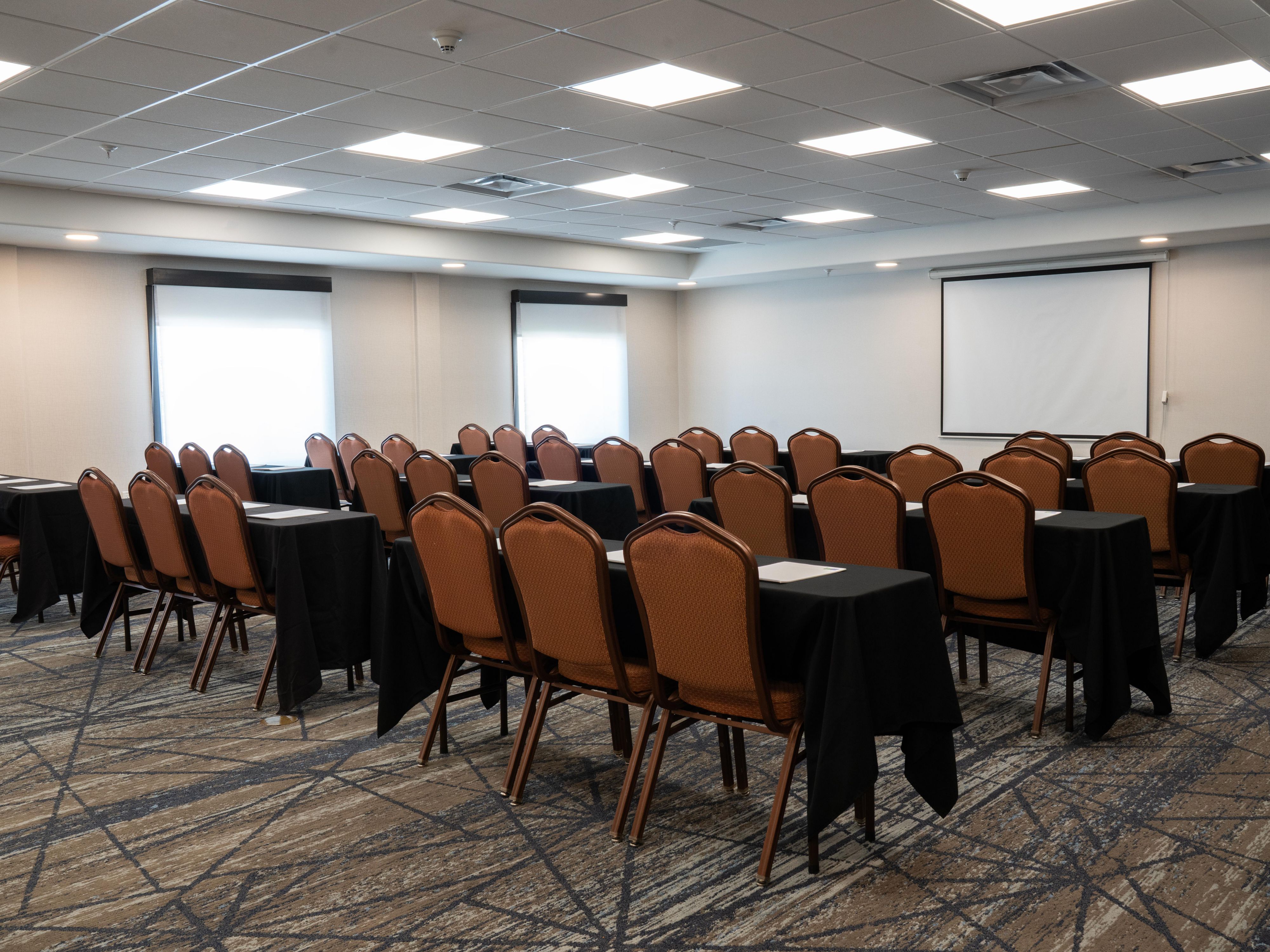 Selenggarakan acara Anda berikutnya bersama kami! Hotel kami memiliki ruang pertemuan fleksibel yang dapat menampung hingga 75 tamu, lengkap dengan peralatan audiovisual canggih dan opsi katering yang dapat disesuaikan, memastikan pertemuan Anda produktif dan berkesan. Tim kami yang berdedikasi ada di sini untuk menangani semua detail, mulai dari penyiapan hingga kerusakan.