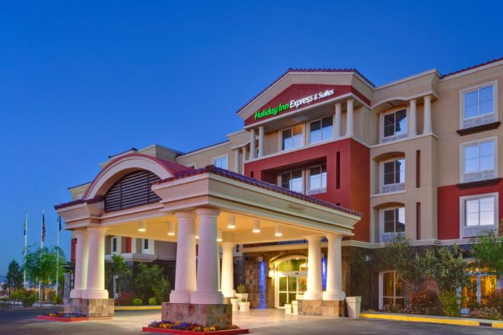 Holiday Inn Express & Suites Las Vegas SW – S