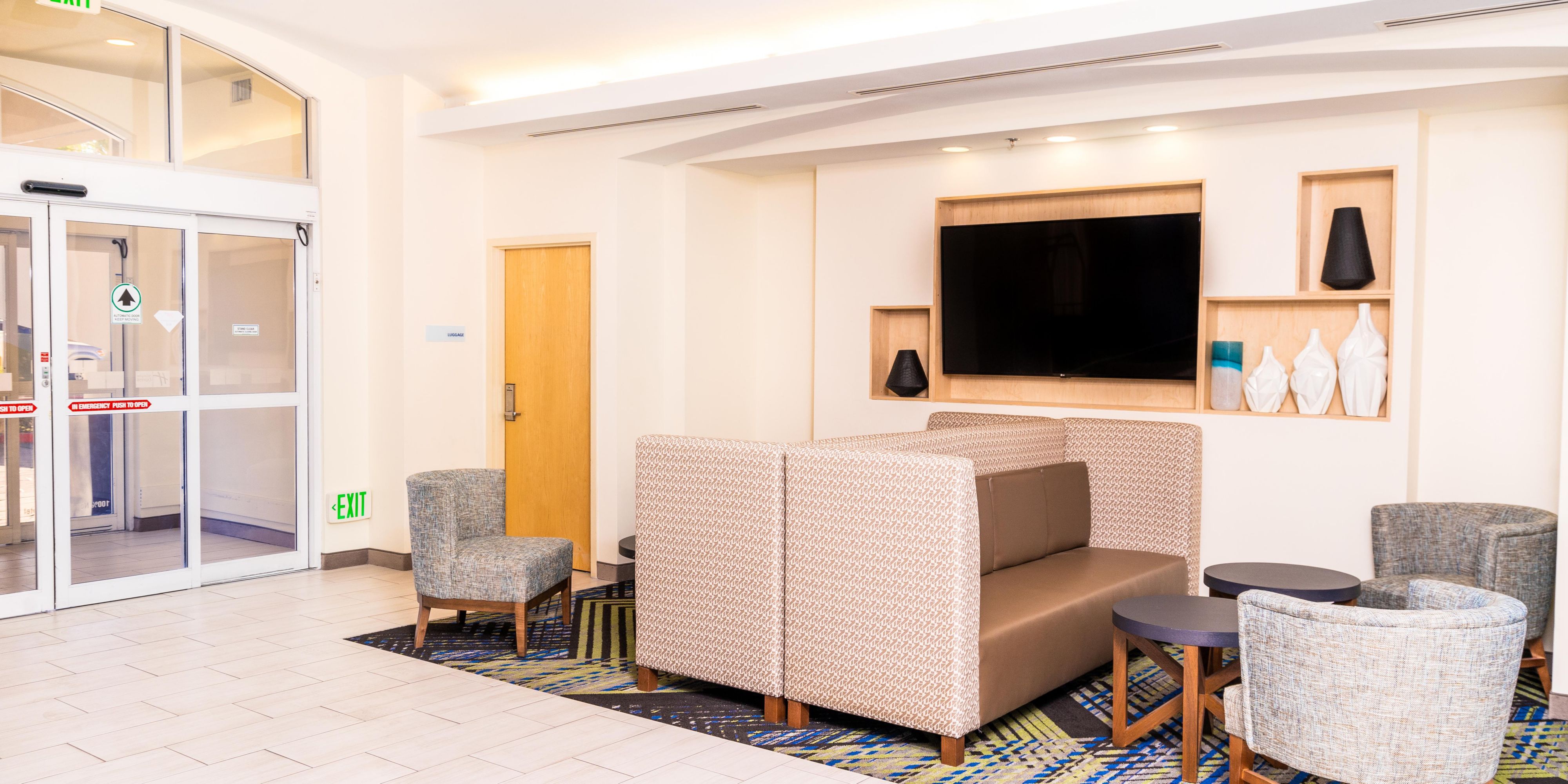 Affordable Hotels In Spring Valley Nv Holiday Inn Express Suites Las Vegas Sw Spring Valley