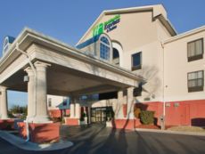Holiday Inn Express & Suites Laurinburg
