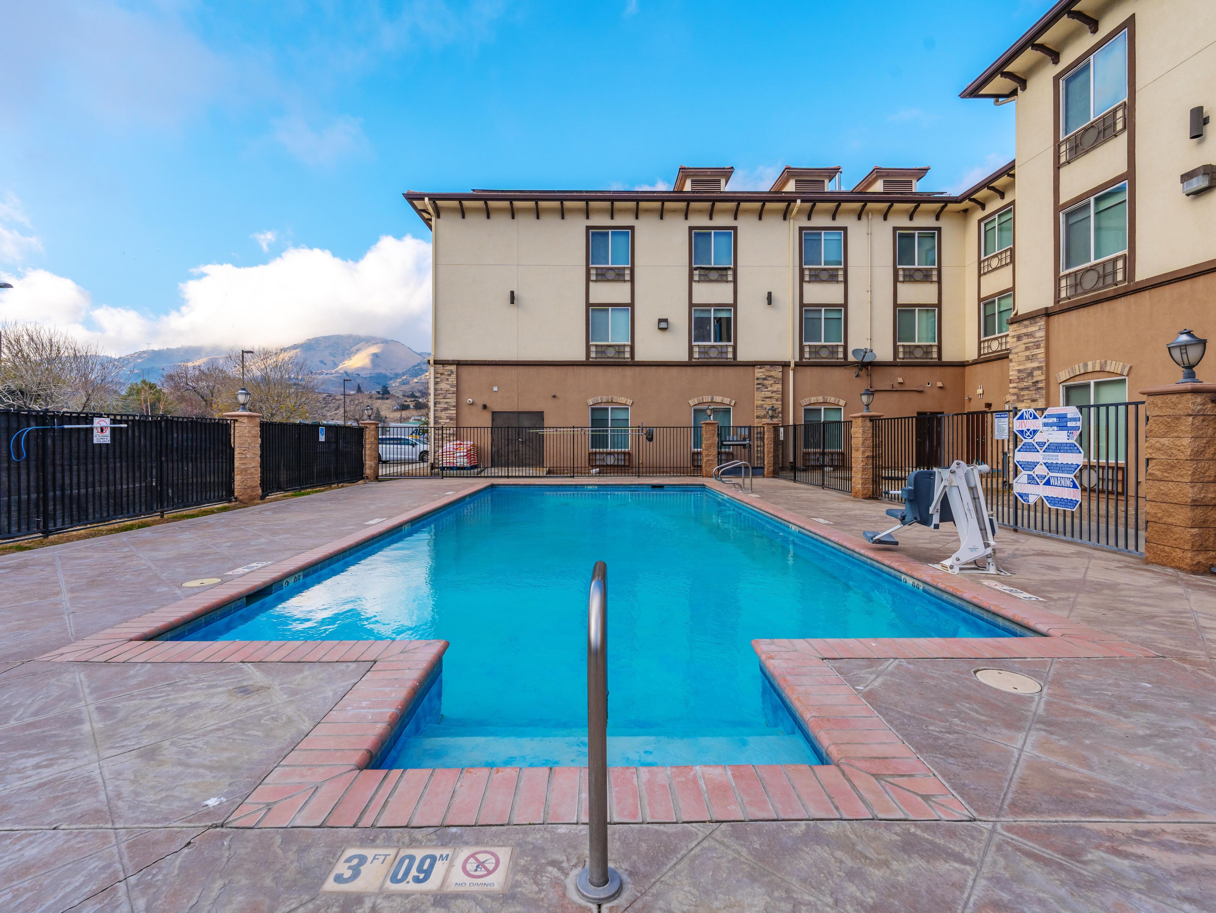 At our hotel near Frazier Park, enjoy amenities designed to elevate your stay. Start your day with our free Express Start® Breakfast buffet, stay active in the fitness center, take a dip in the seasonal outdoor pool, and stay productive with our meeting space and Business Center. Plus, enjoy free Wi-Fi, parking, and convenient EV charging.