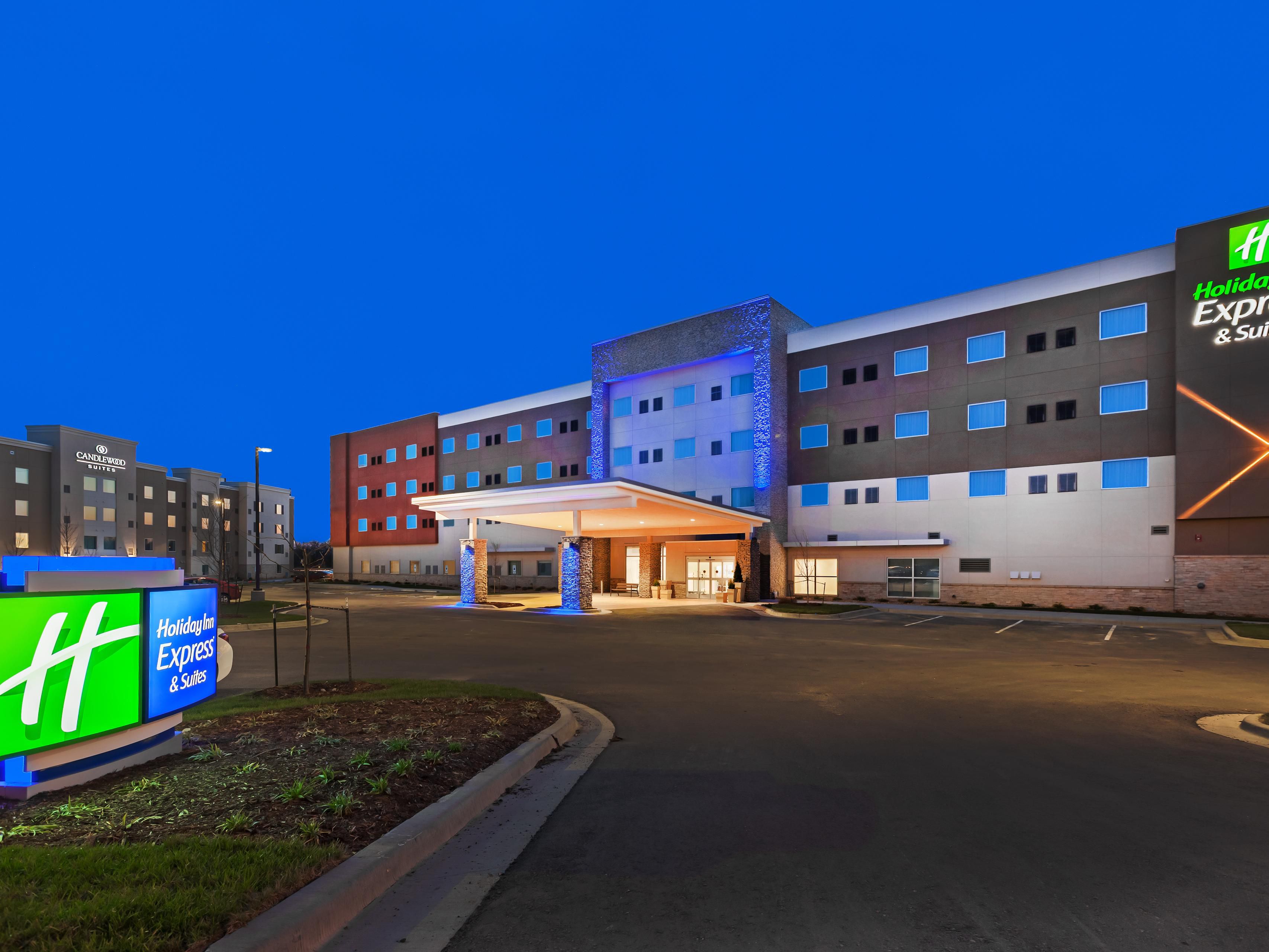 Budget Hotels in Lee's Summit, MO | Holiday Inn Express Lee's Summit