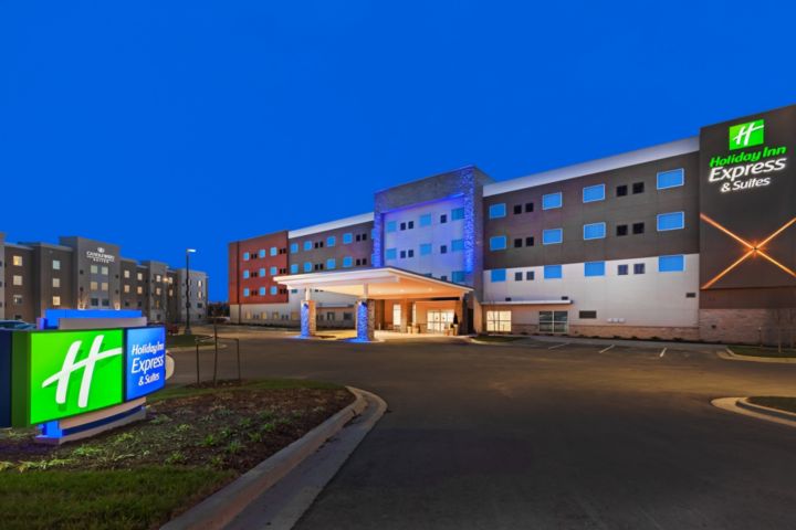 Holiday Inn Express & Suites Lenexa - Overlan