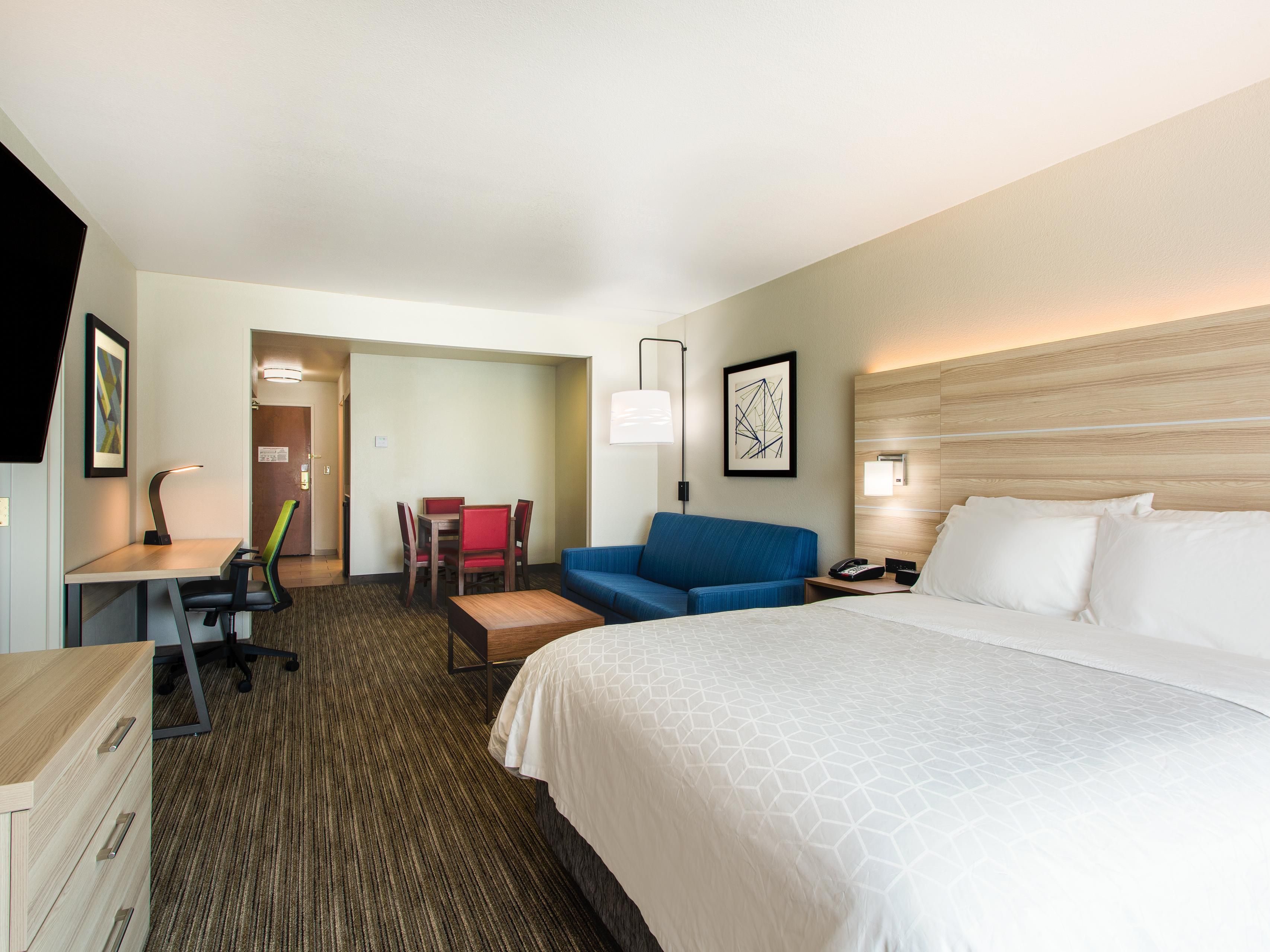 Holiday Inn Express & Suites Lewisburg Guest Room & Suite Options