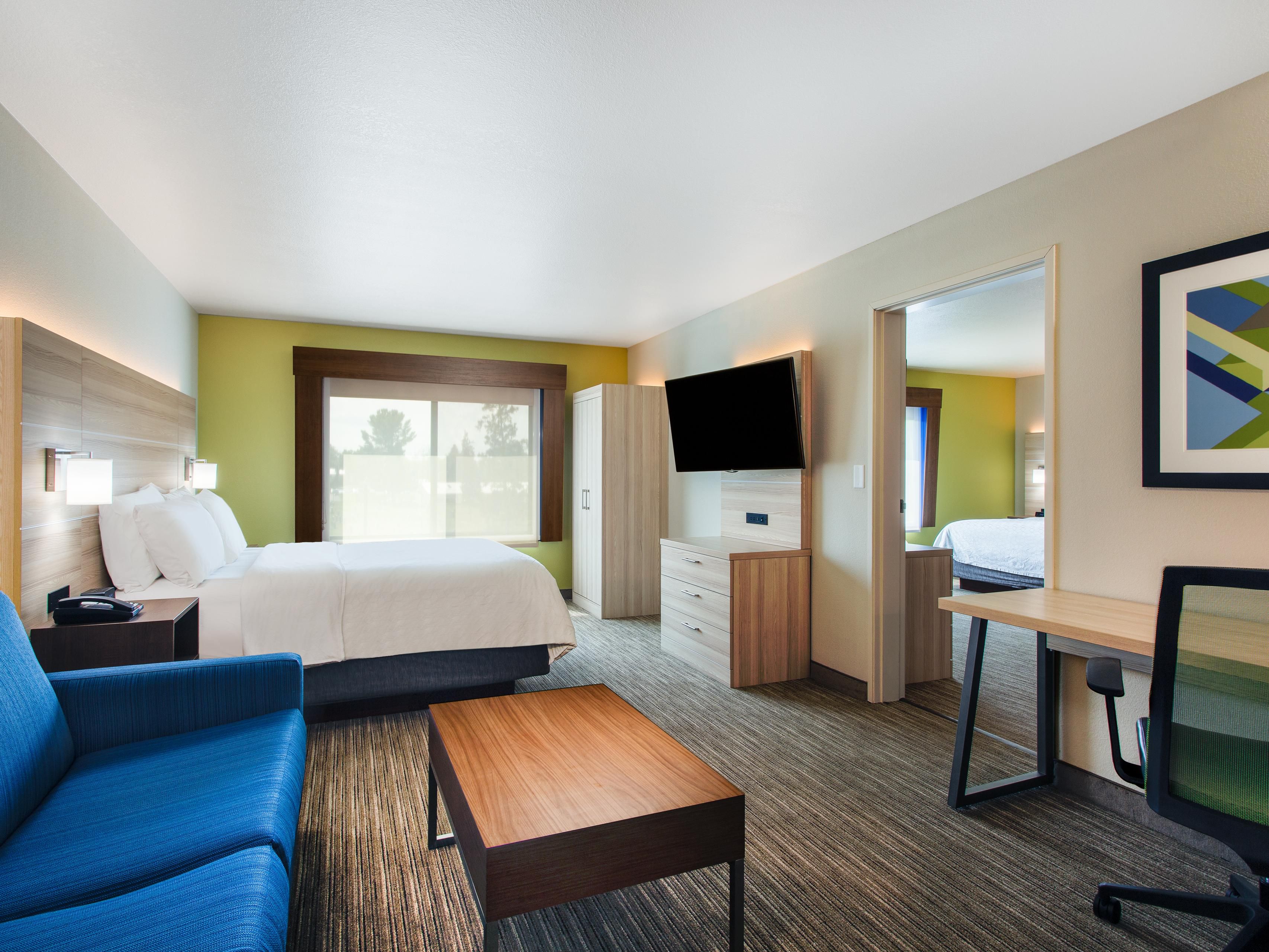 We have several large suites that can accommodate the bride and her maids, a family with their grandparents or nanny, or a couple reconnecting with each other. Please inquire with our reservation team about the many configurations. You will be pleasantly surprised at the small cost for all the space to gather and spend quality time together. 