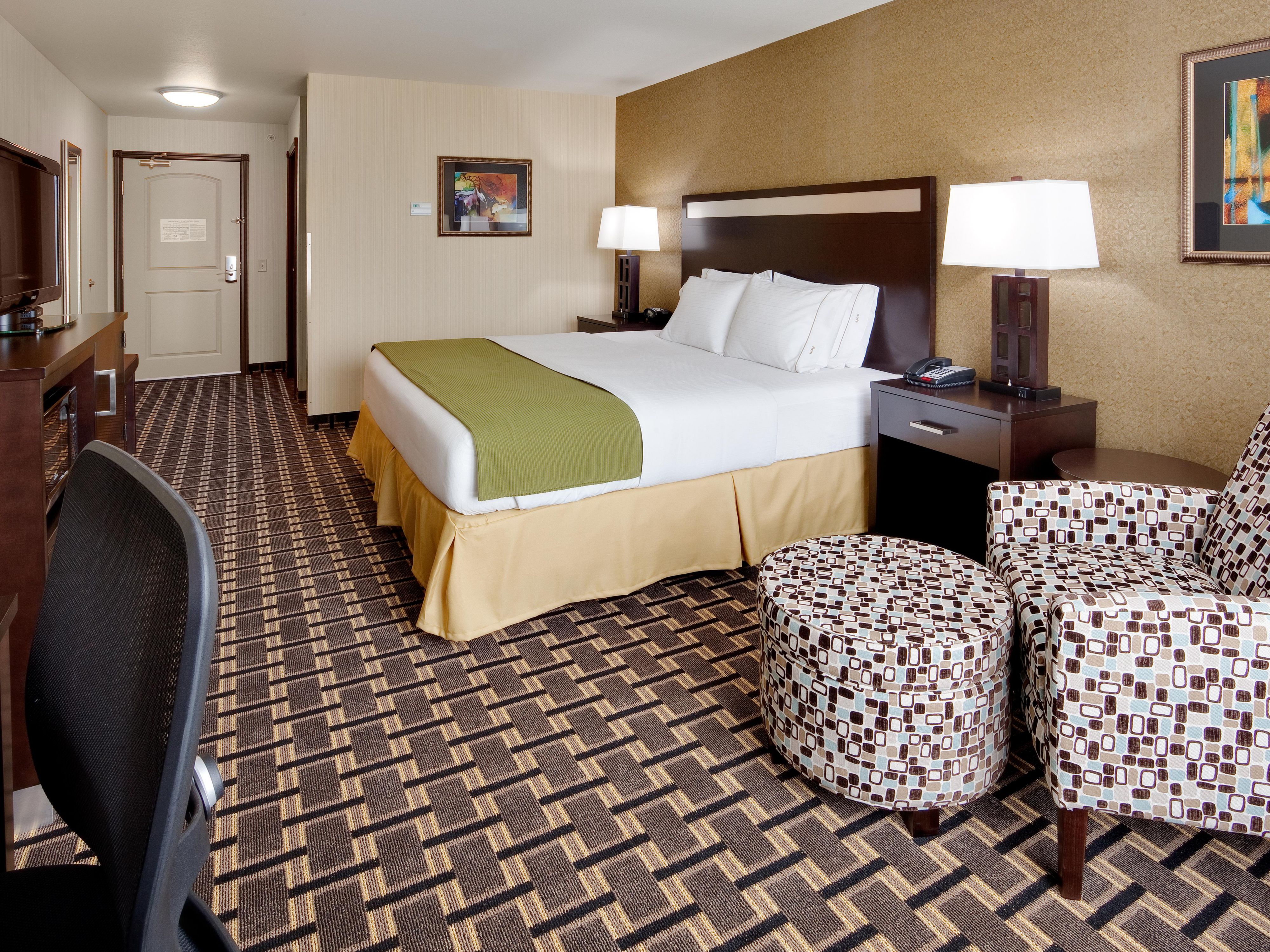 King Bed Guest Room - Just Relax !