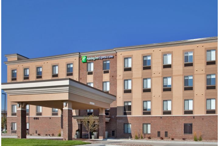 Holiday Inn Express & Suites Lincoln Airport