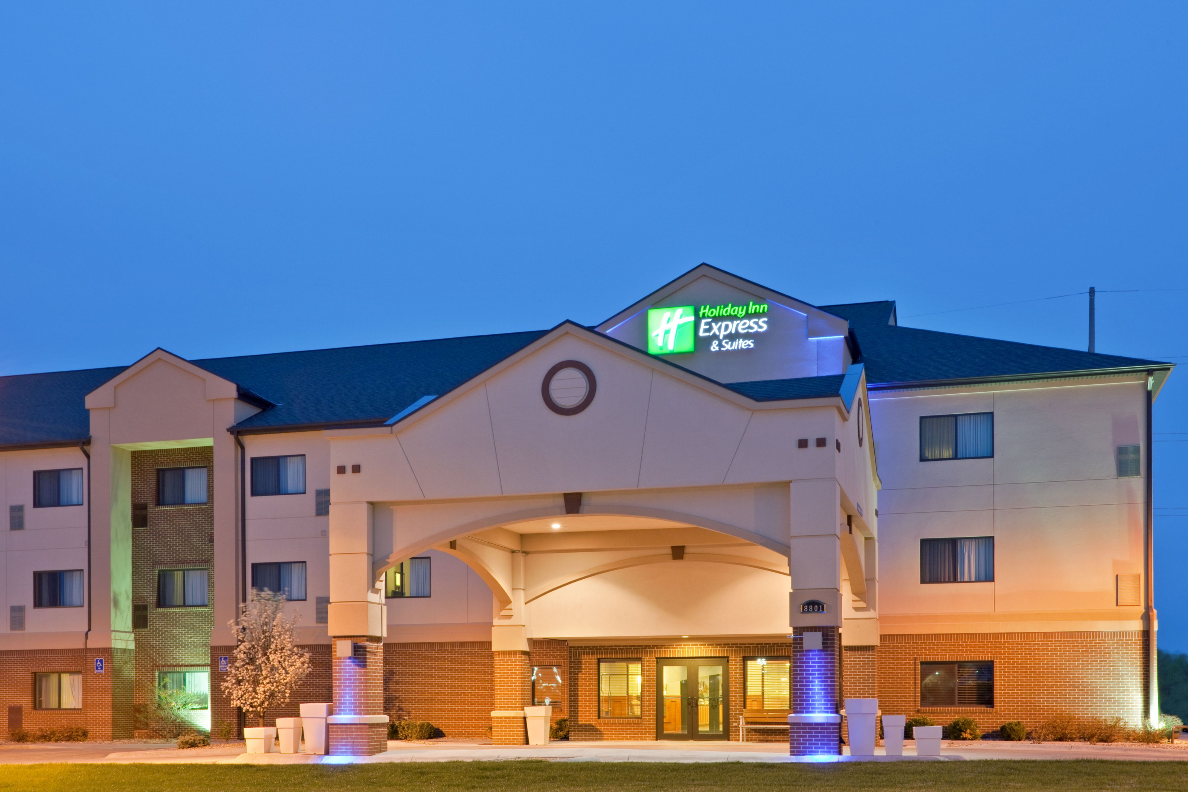 Dine In Restaurants Open In Lincoln Neb On Christmas 2022 Hotels In Lincoln, Ne | Holiday Inn Express & Suites Lincoln South