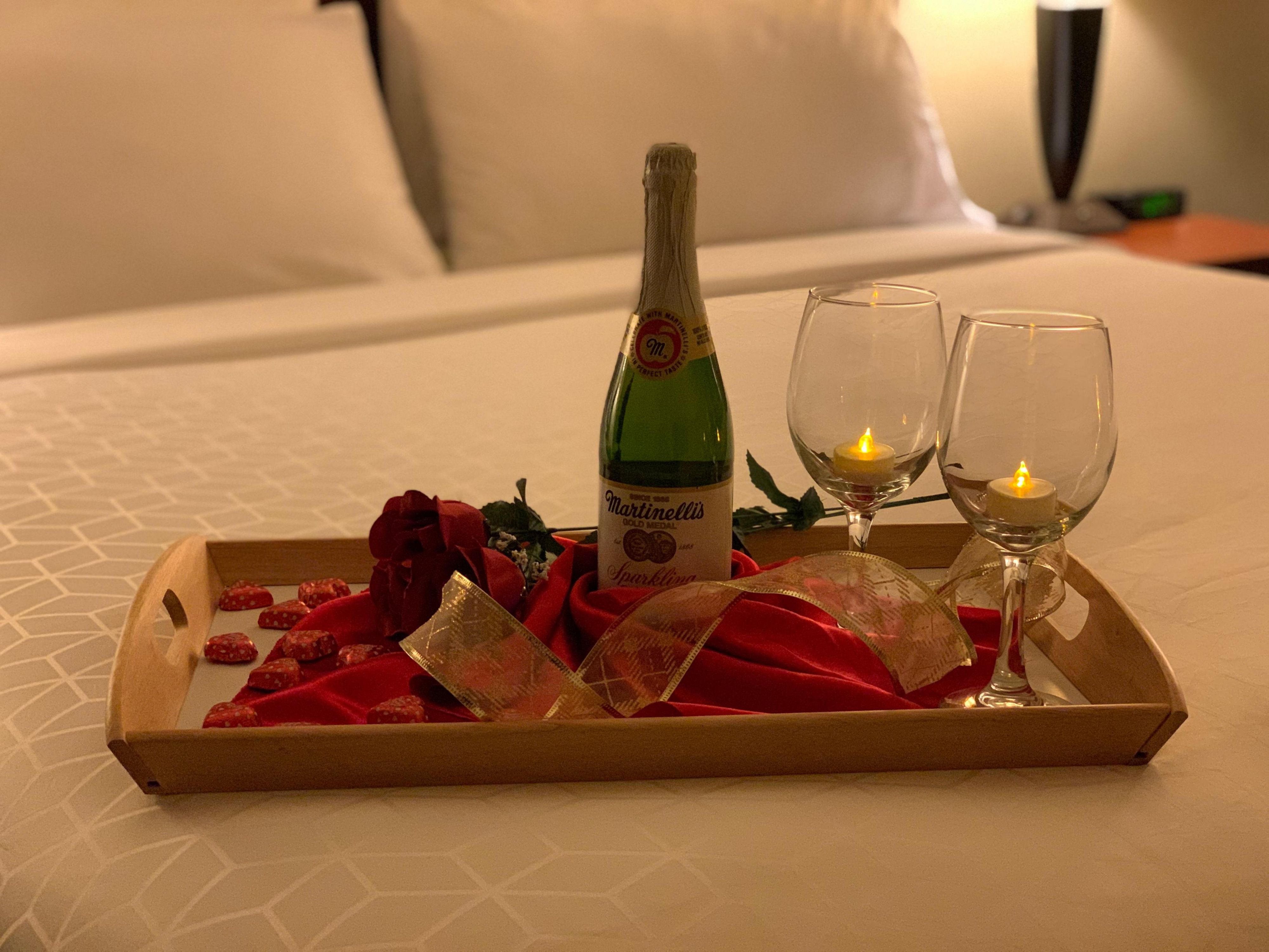 Hotel Specials for Holiday Inn Express & Suites LincolnRoseville Area