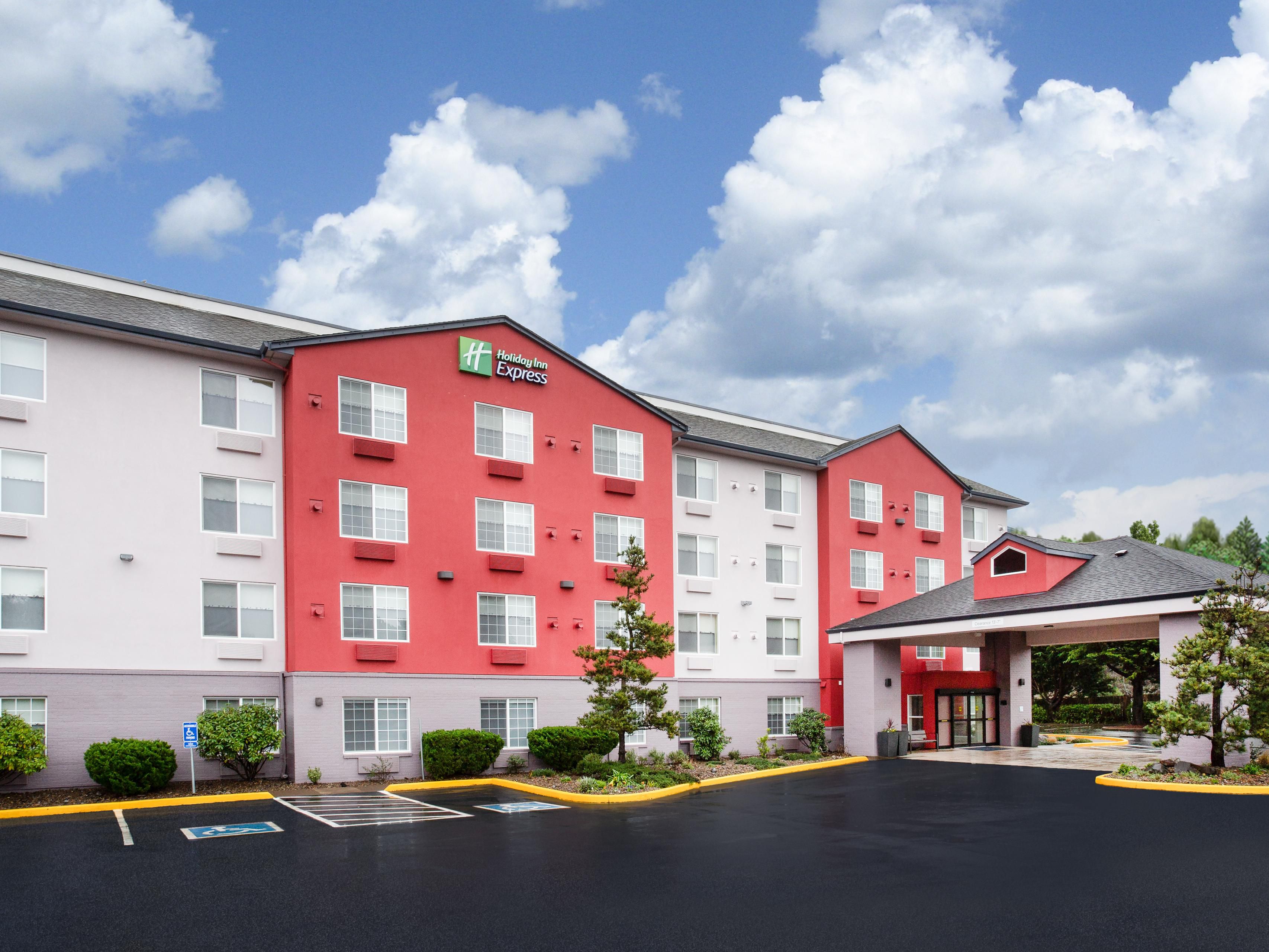 Lincoln City Hotels Holiday Inn Express Suites Lincoln City   Holiday Inn Express And Suites Lincoln City 6402346028 4x3