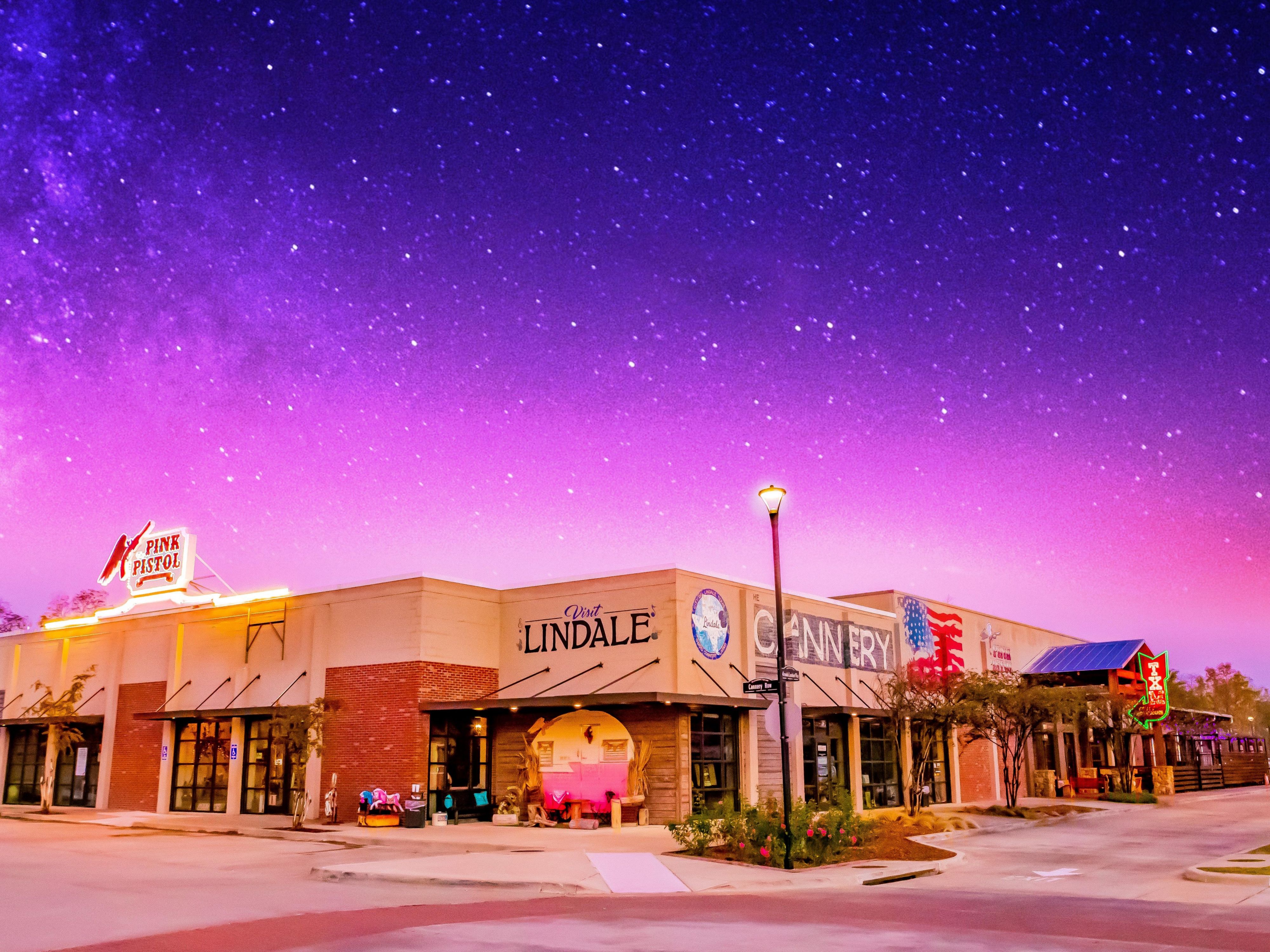 You will be sure to love Lindale's Downtown Cannery district, with a variety of local shops, like Miranda' Lambert's Pink Pistol, Lindale Candy Company and Darlin' Desperado, as well as delicious restaurants including the Ponderosa Pour House, Red 55 Winery and the Texas Music City Grill & Smoke House. Enjoy a stole down our "Main Street".