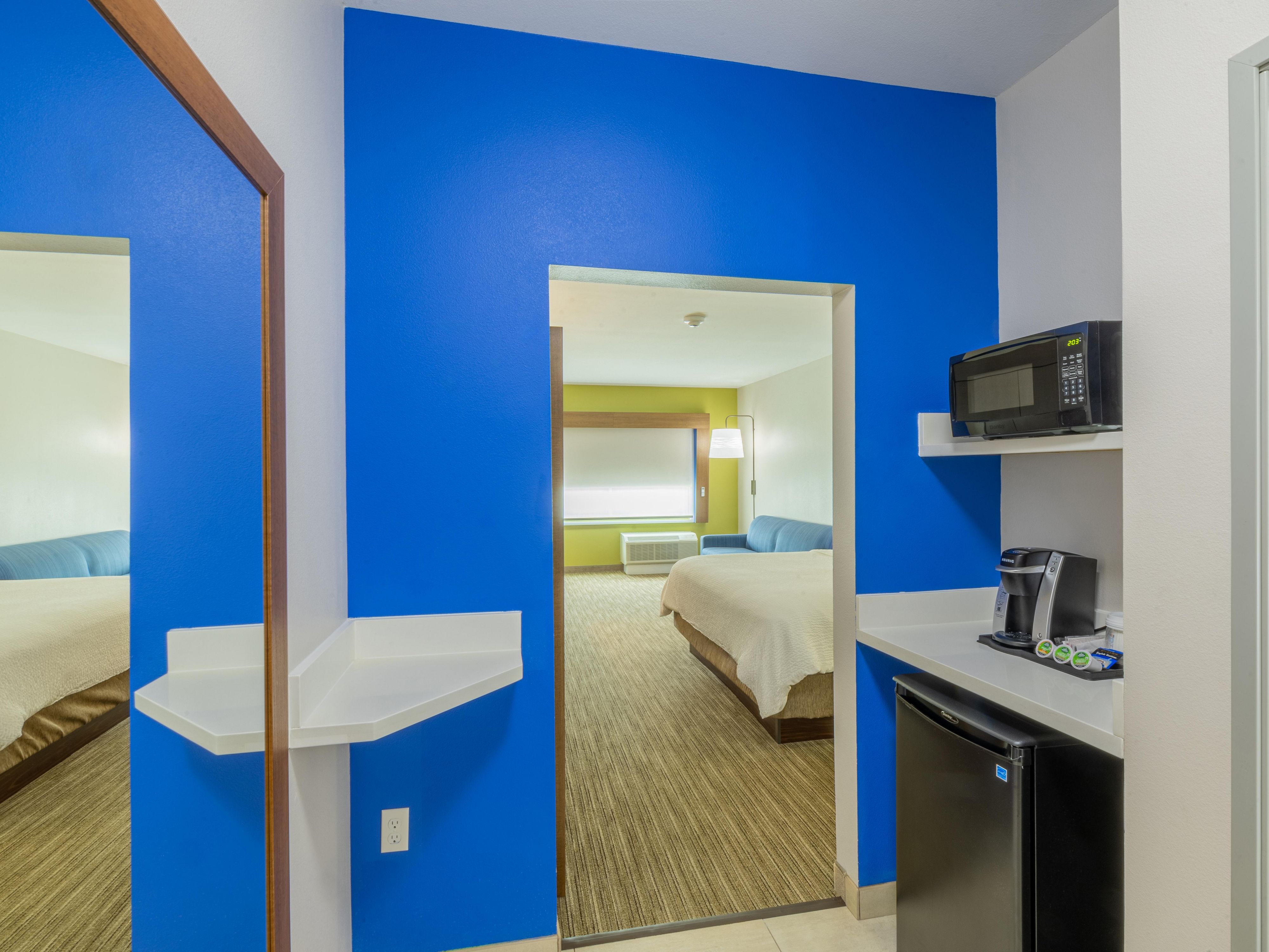 Experience the spacious comfort Texas is known for with our Premium Suites. Upgrade your stay to enjoy expansive living areas and extra sleeping accommodations designed for your ultimate relaxation.