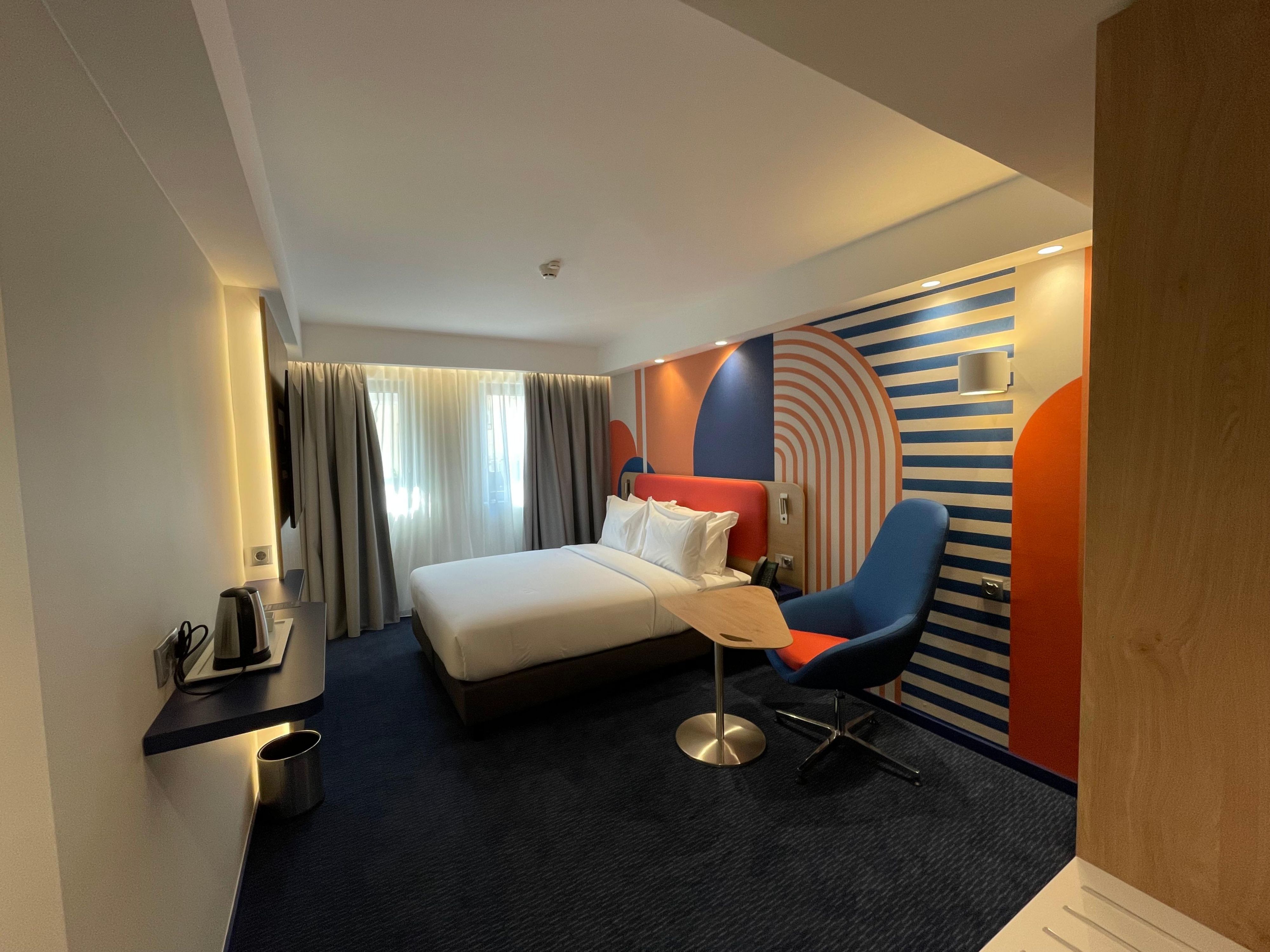 Quarto com cama queen-size