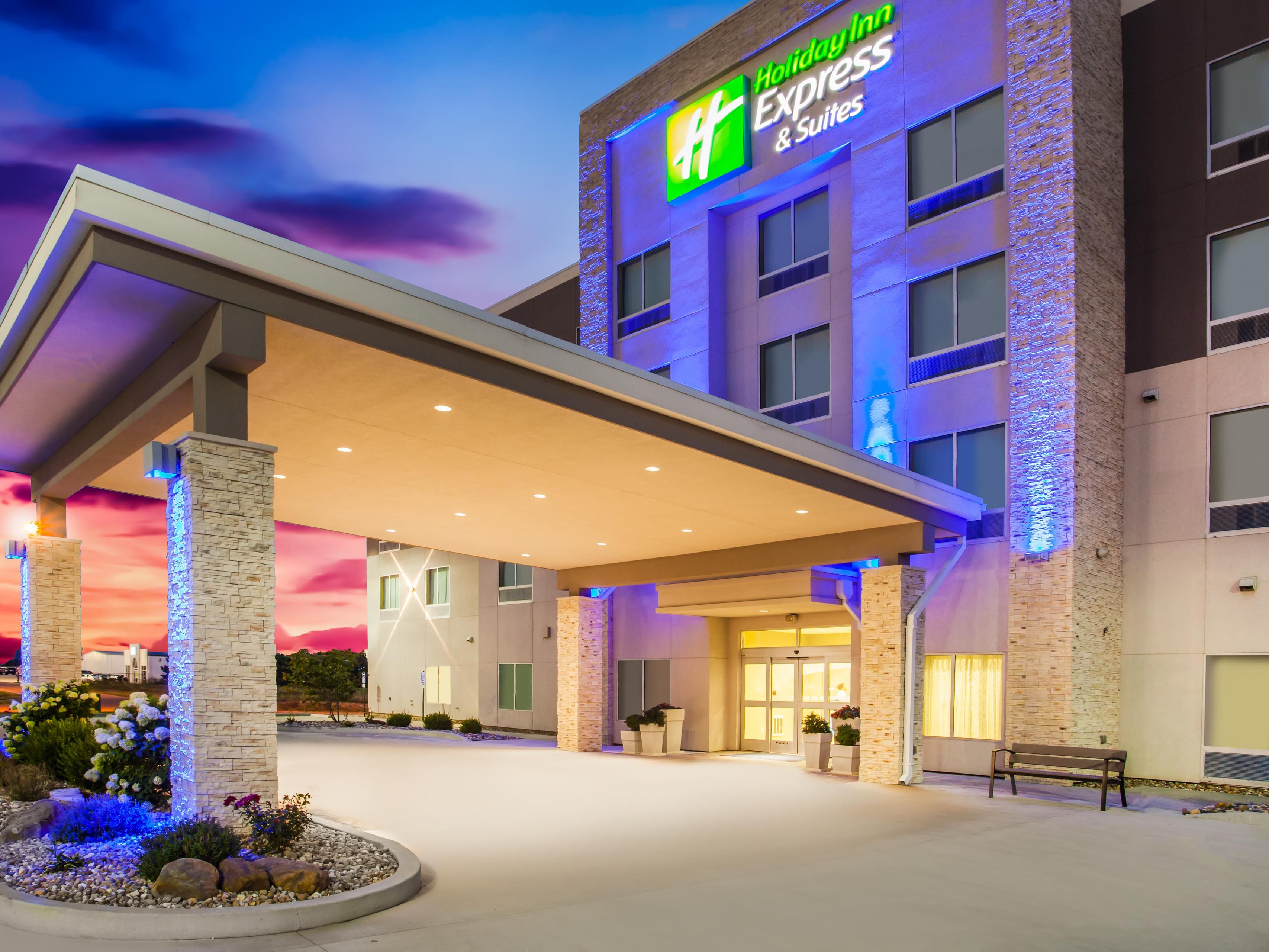 Holiday Inn Express & Suites Litchfield West Hotel by IHG