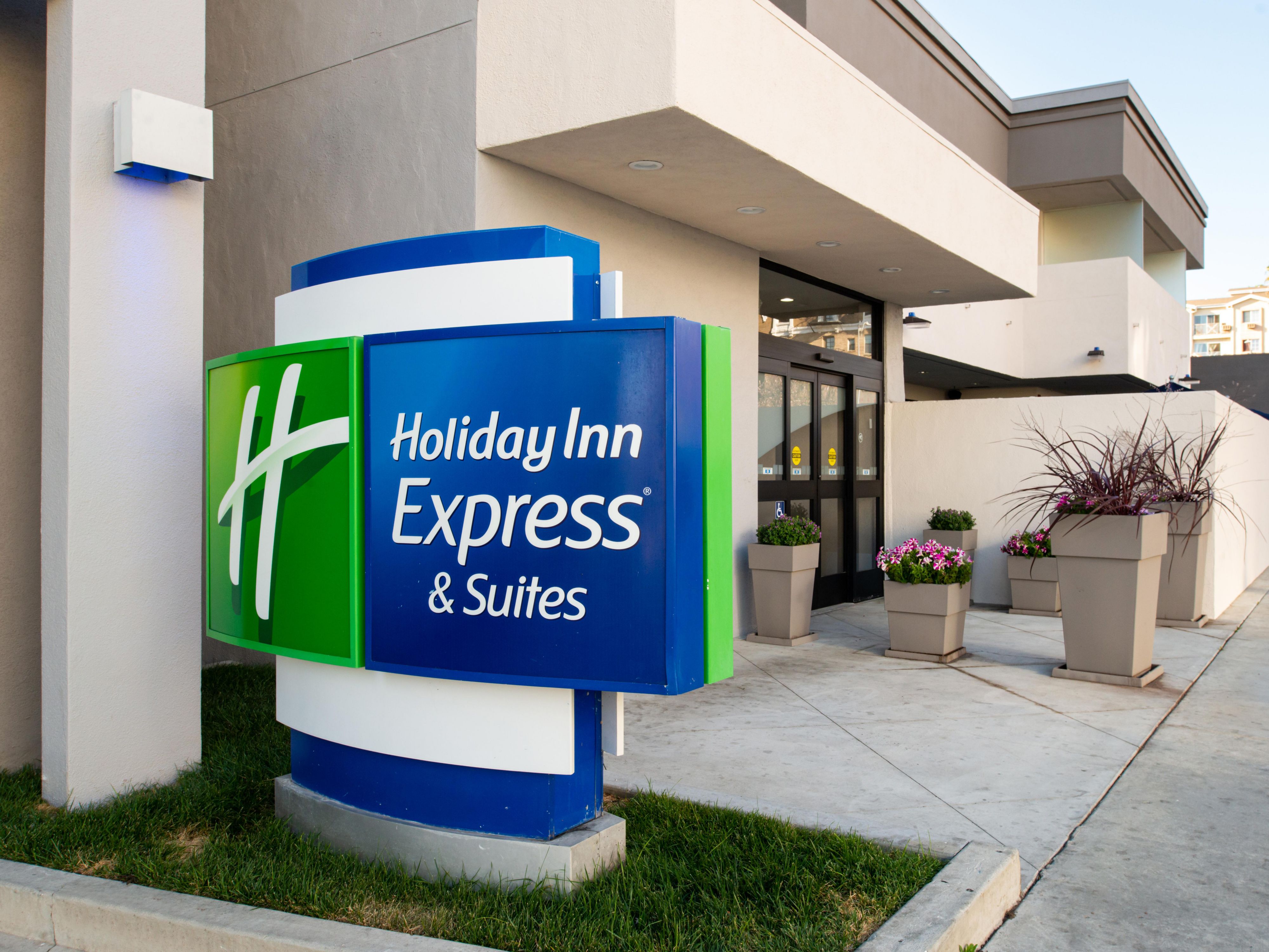 Enjoy modern amenities, a prime location, and great value without the typical downtown price tag—that includes free parking. We believe savings shouldn't mean compromise.
