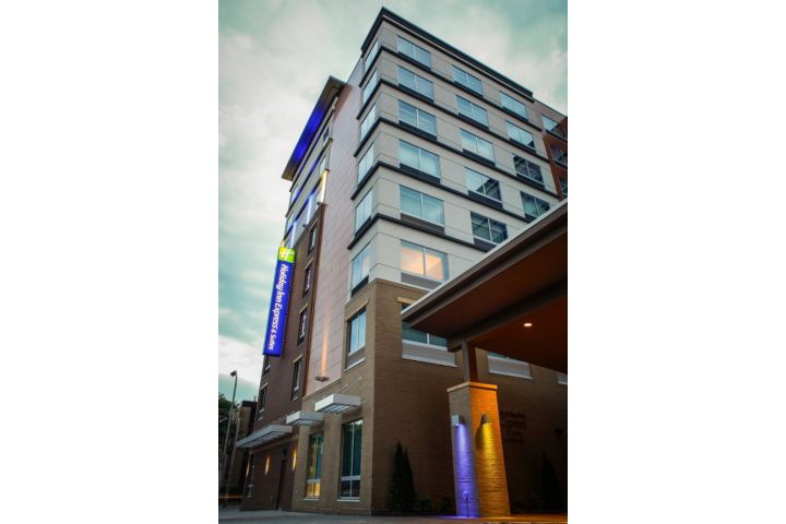 Holiday Inn Express & Suites Louisville Downt