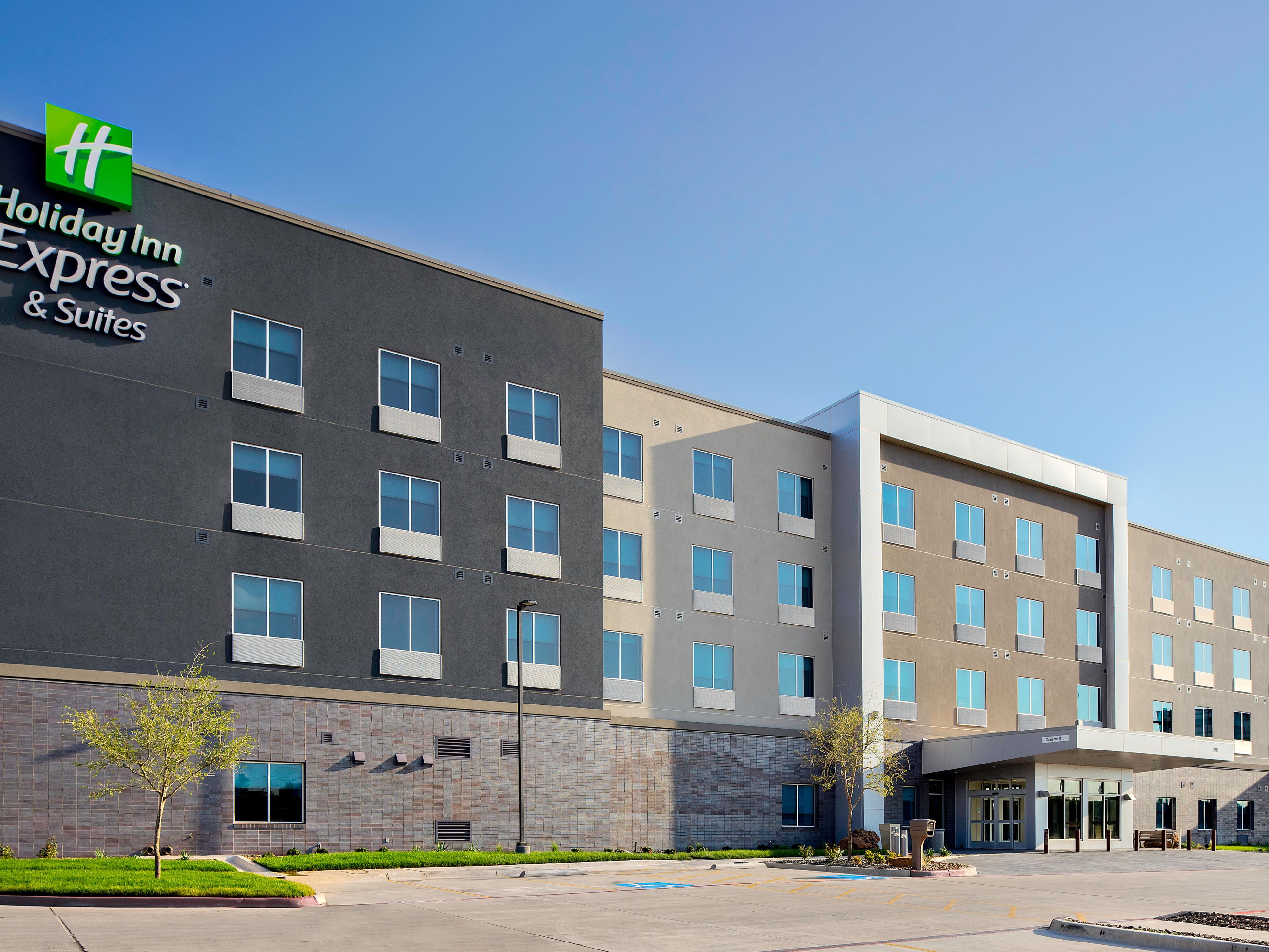 Holiday Inn Express & Suites Lubbock Central Univ Area Hotel by IHG