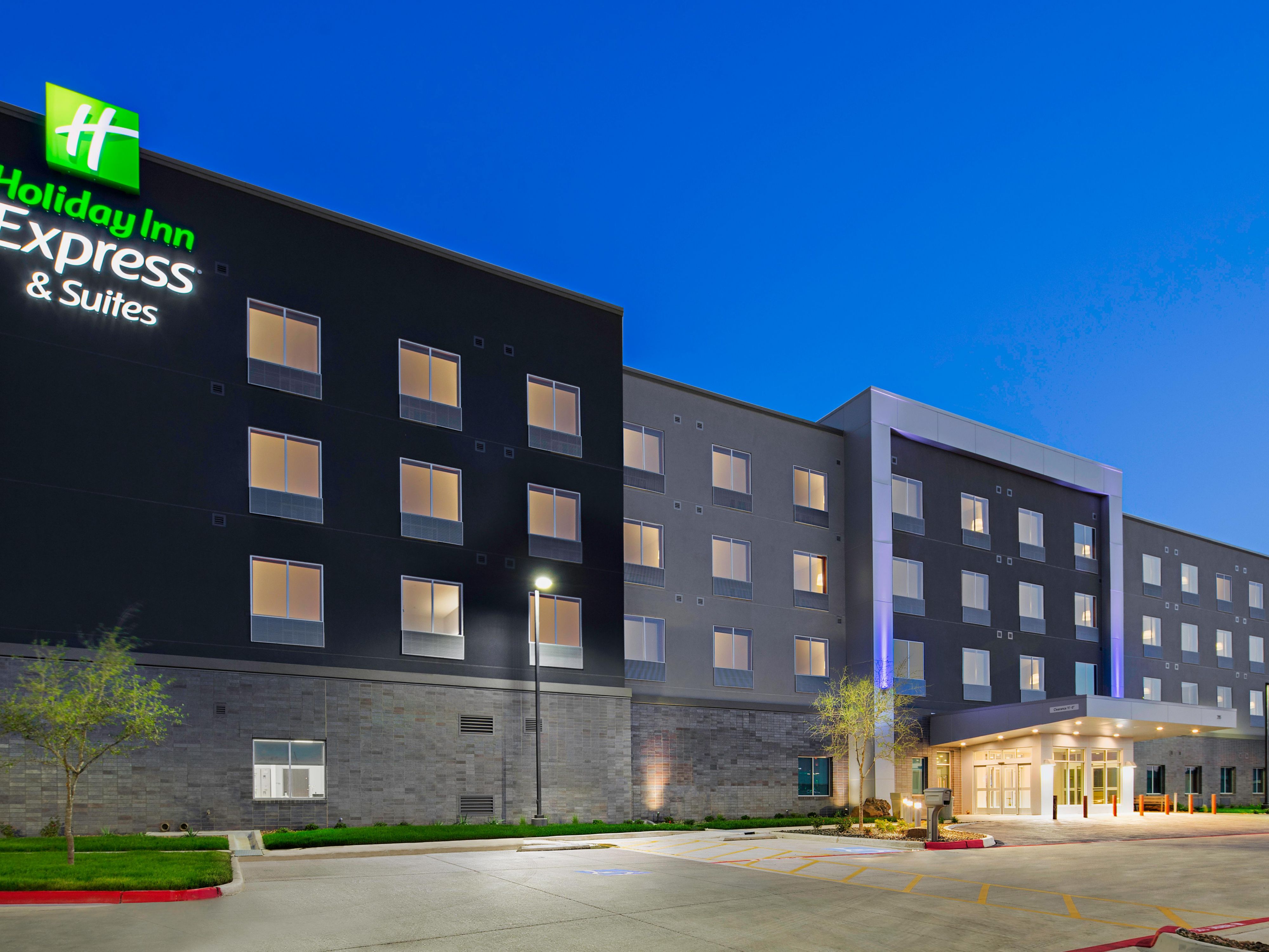 We are located 2.5 miles from University Medical Center (UMC) and 4.6 miles from Covenant Health Systems and offer special discount rates for those needing  to stay in the area while visiting the hospital.  Simply click on the link below for special discount rates. (Some date restrictions do apply) 