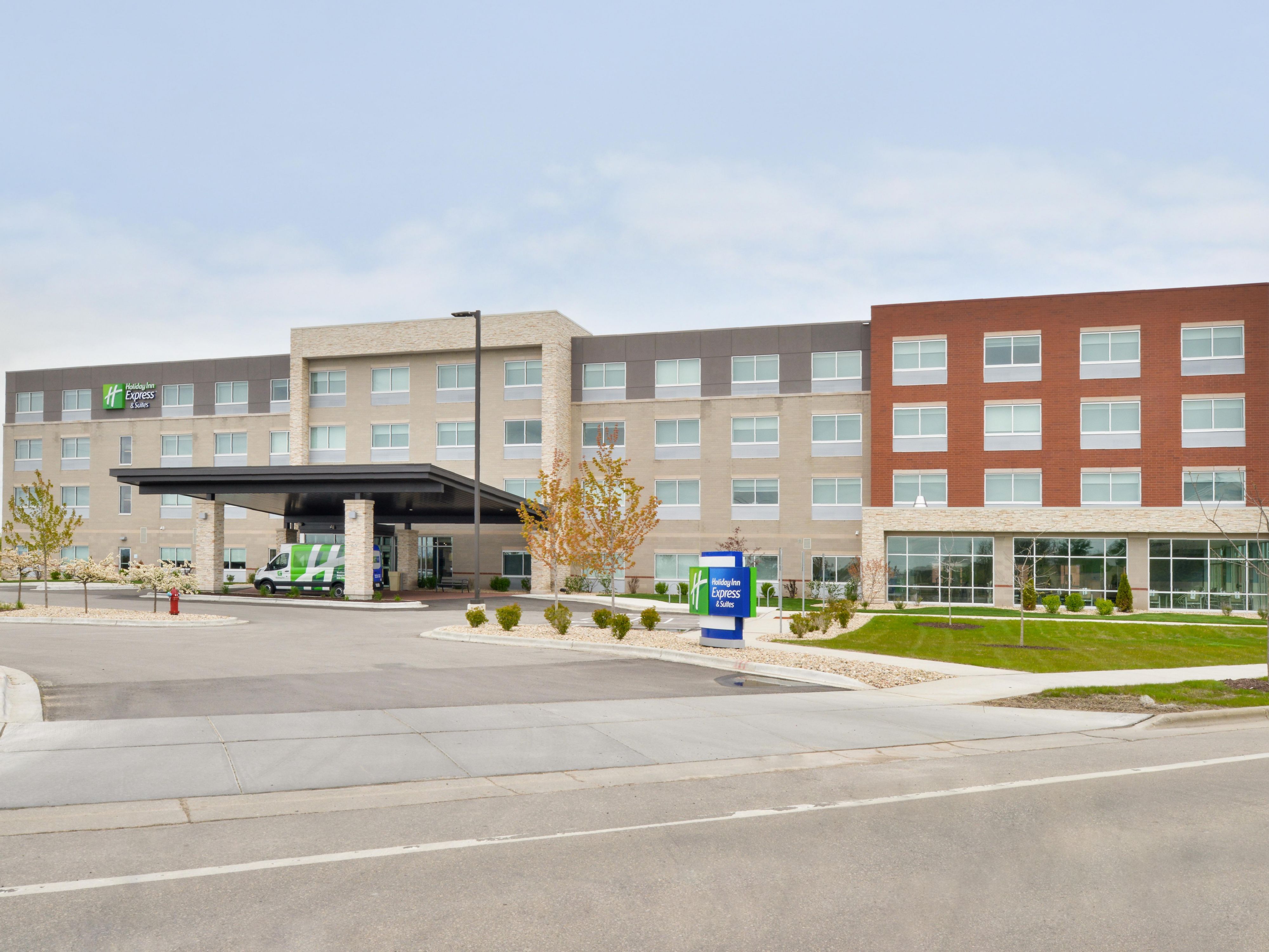 Take advantage of our complimentary airport shuttle, available daily from 8:00 AM to 11:00 PM, providing convenient transportation to and from Dane County Regional Airport. Whether you're starting your visit or wrapping up your stay, you can enjoy a stress-free travel experience from the moment you arrive until your departure.