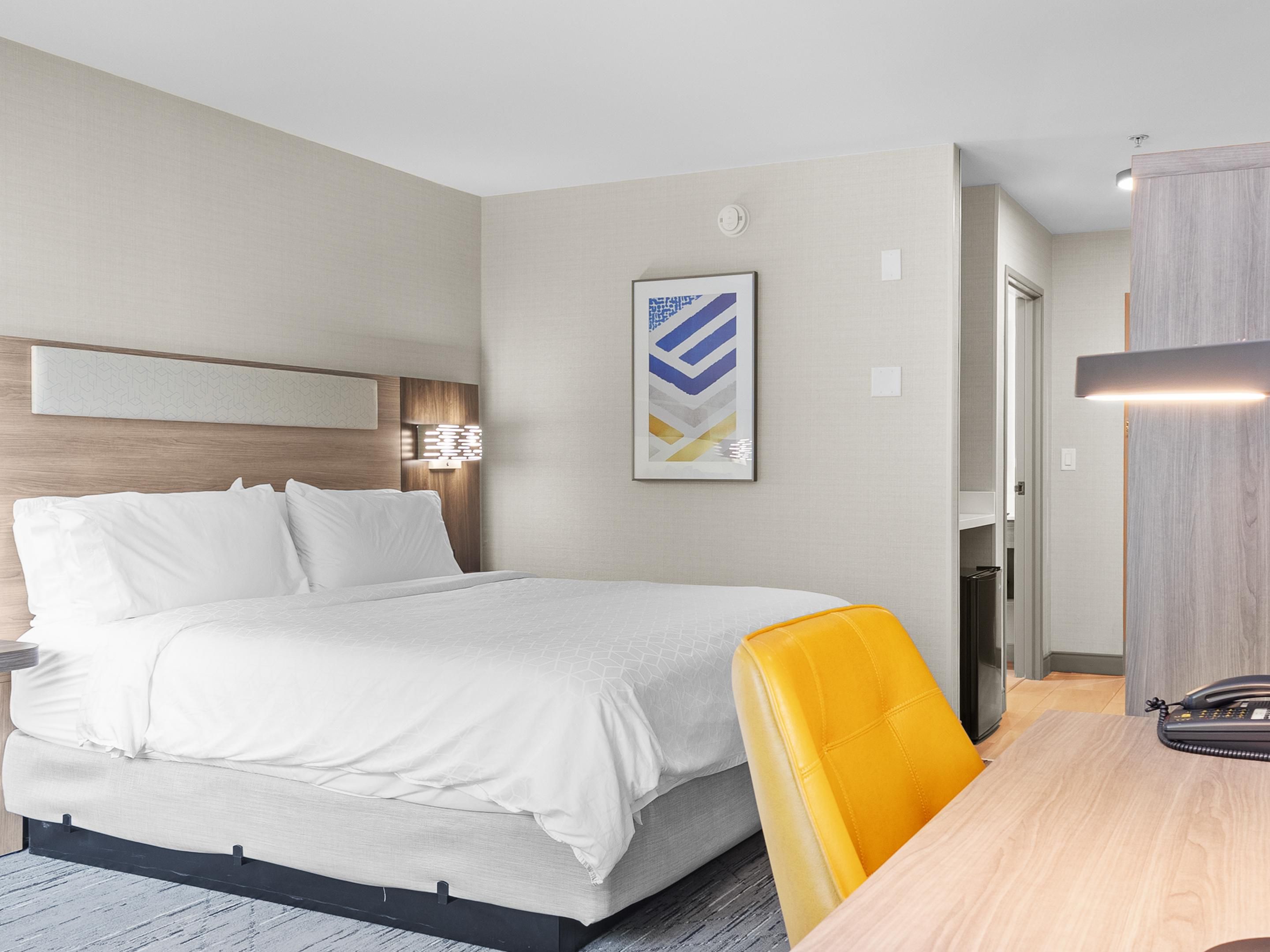 Work-ready King: desk, USB charging & WiFi