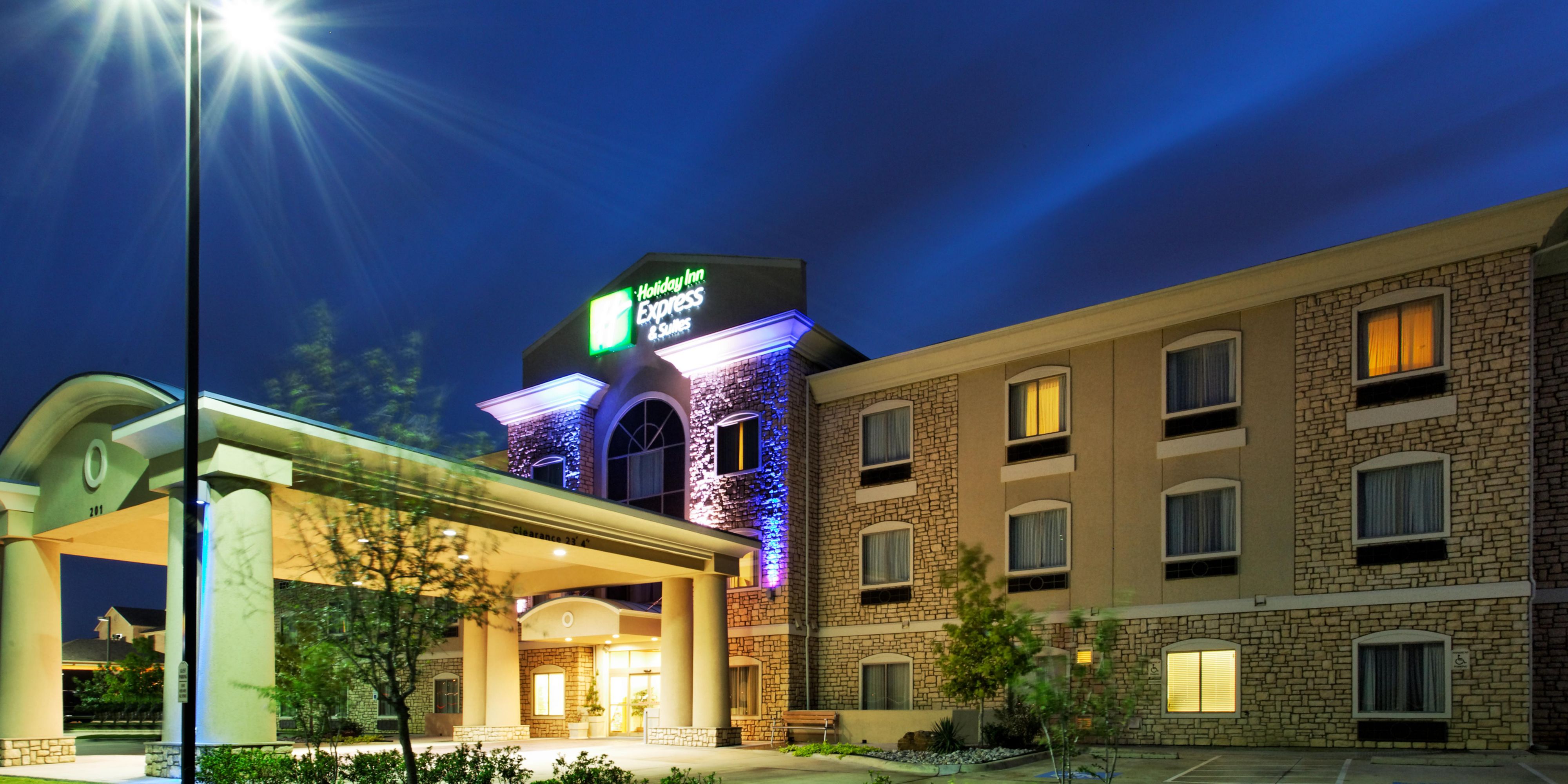 Holiday Inn Express & Suites Mansfield