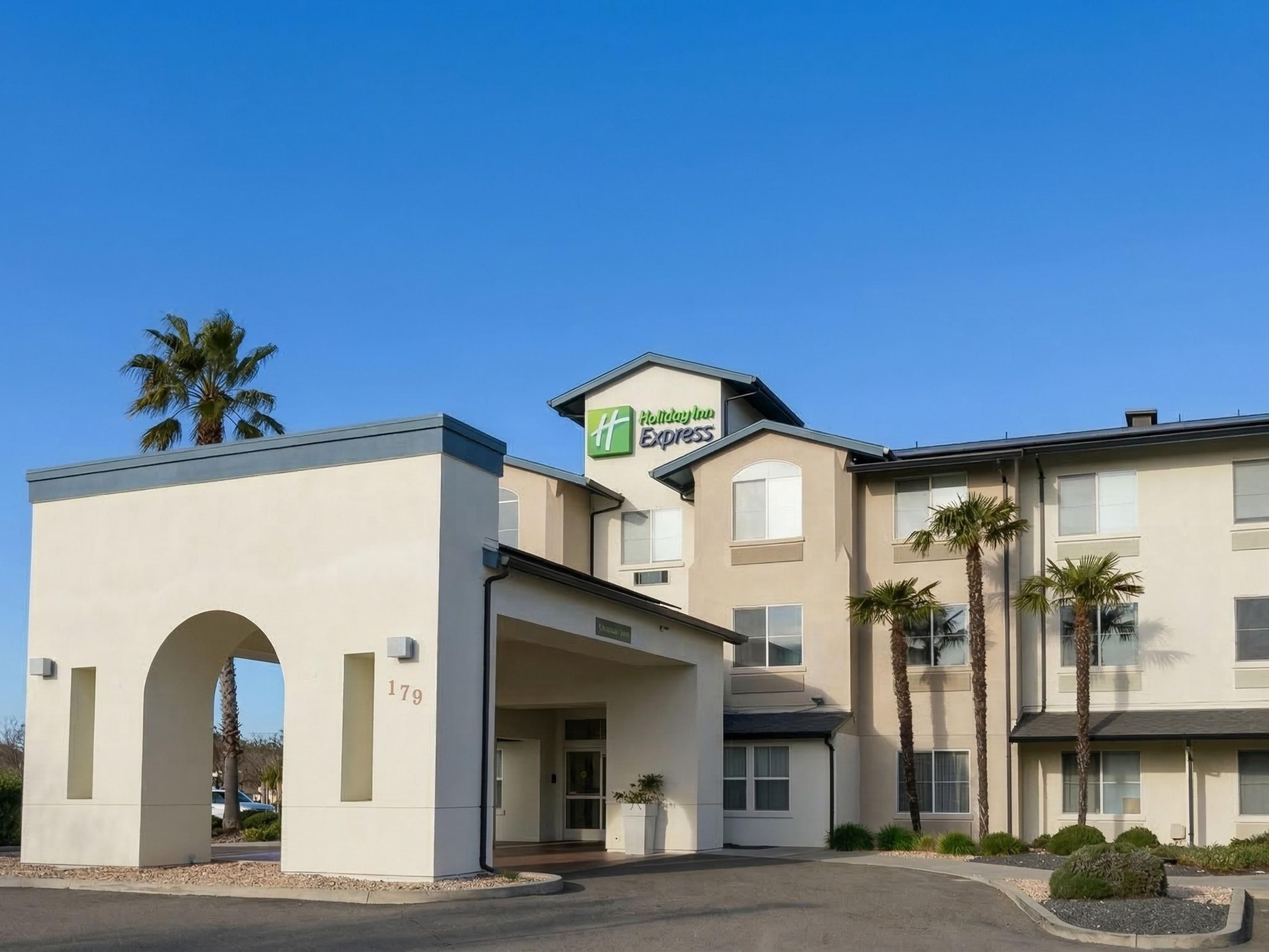 Bienvenue à l’hôtel Holiday Inn Express ans Suites Manteca.