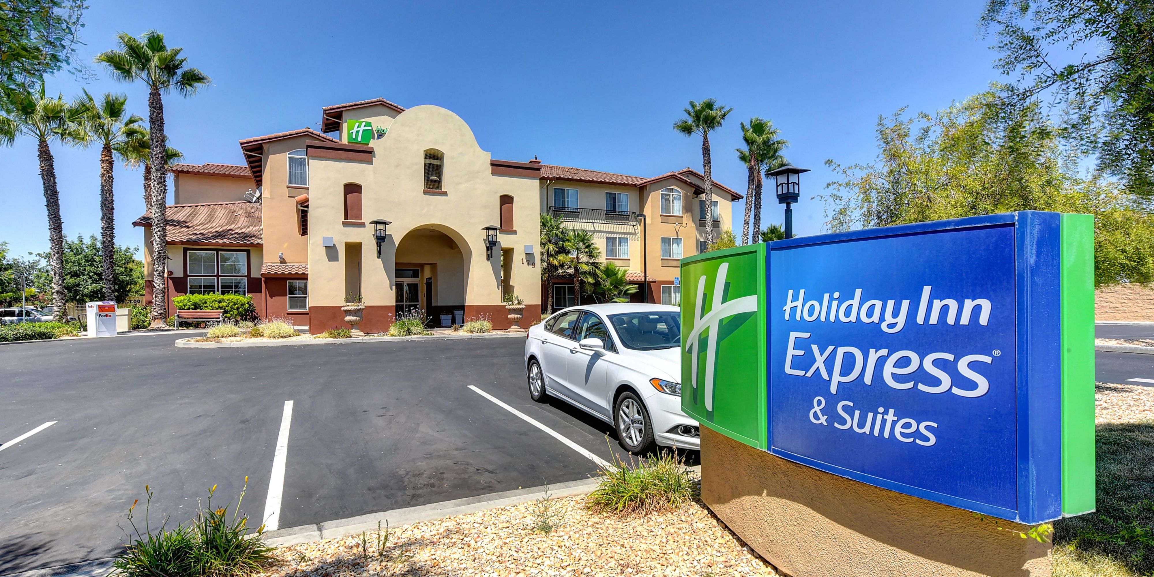 Holiday Inn Express & Suites Manteca City Center