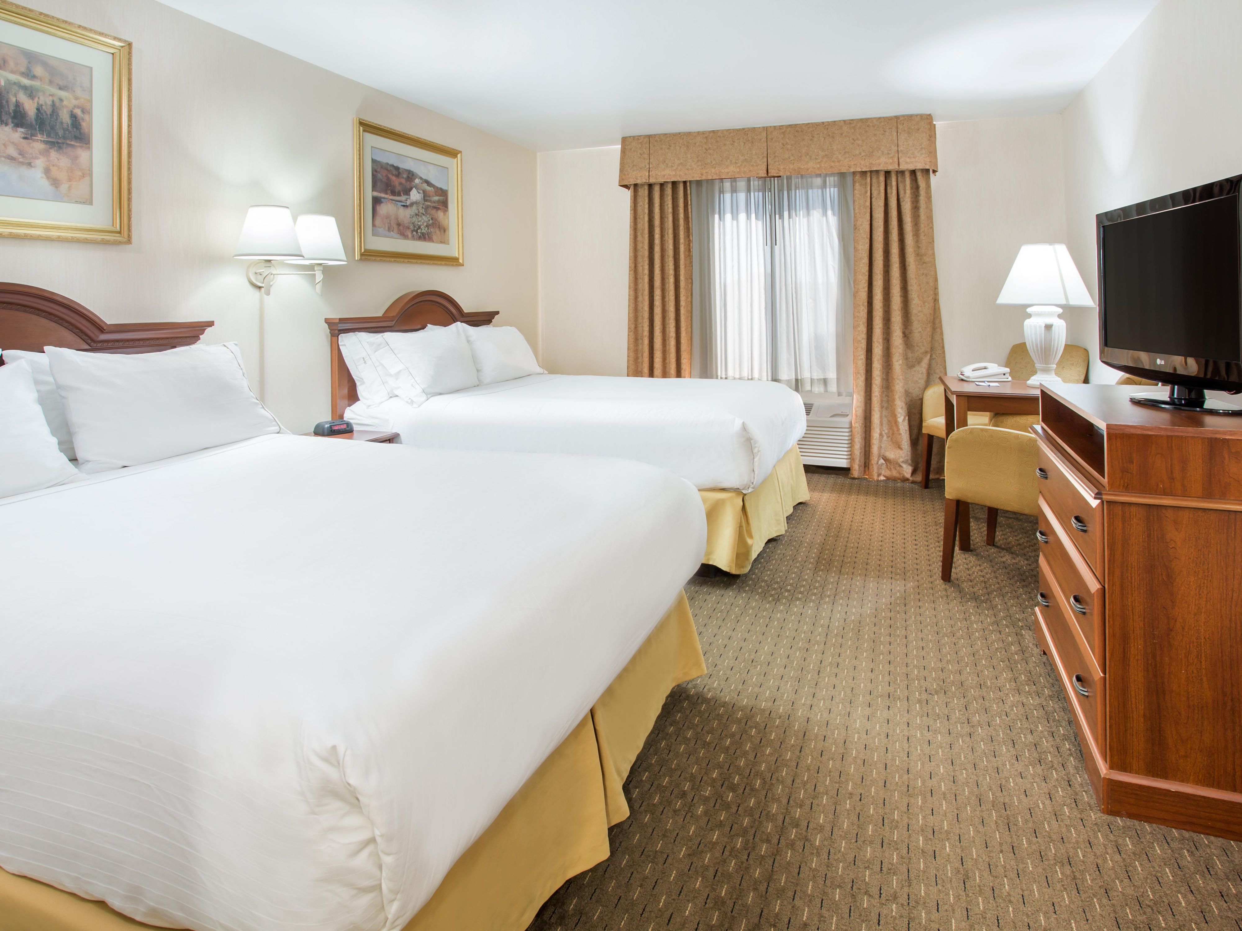 Sleep four people comfortably near Ohio Wesleyan University