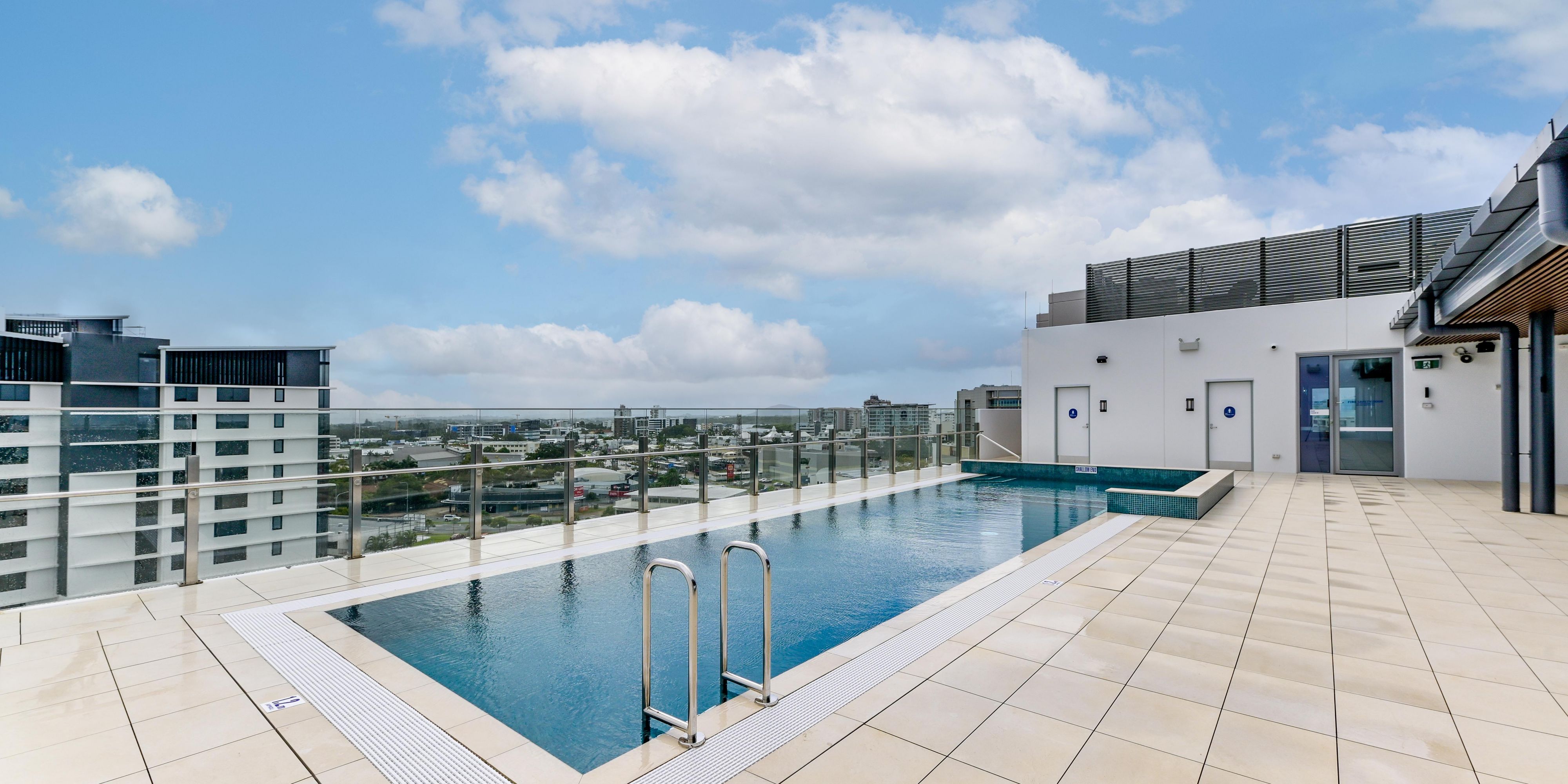 The rooftop pool is located on level 8, offering scenic views of the surrounding area. A great spot to enjoy the views, as well as swim while soaking in the surroundings. Guests can also spend some time relaxing by the pool on the multi-purpose deck.