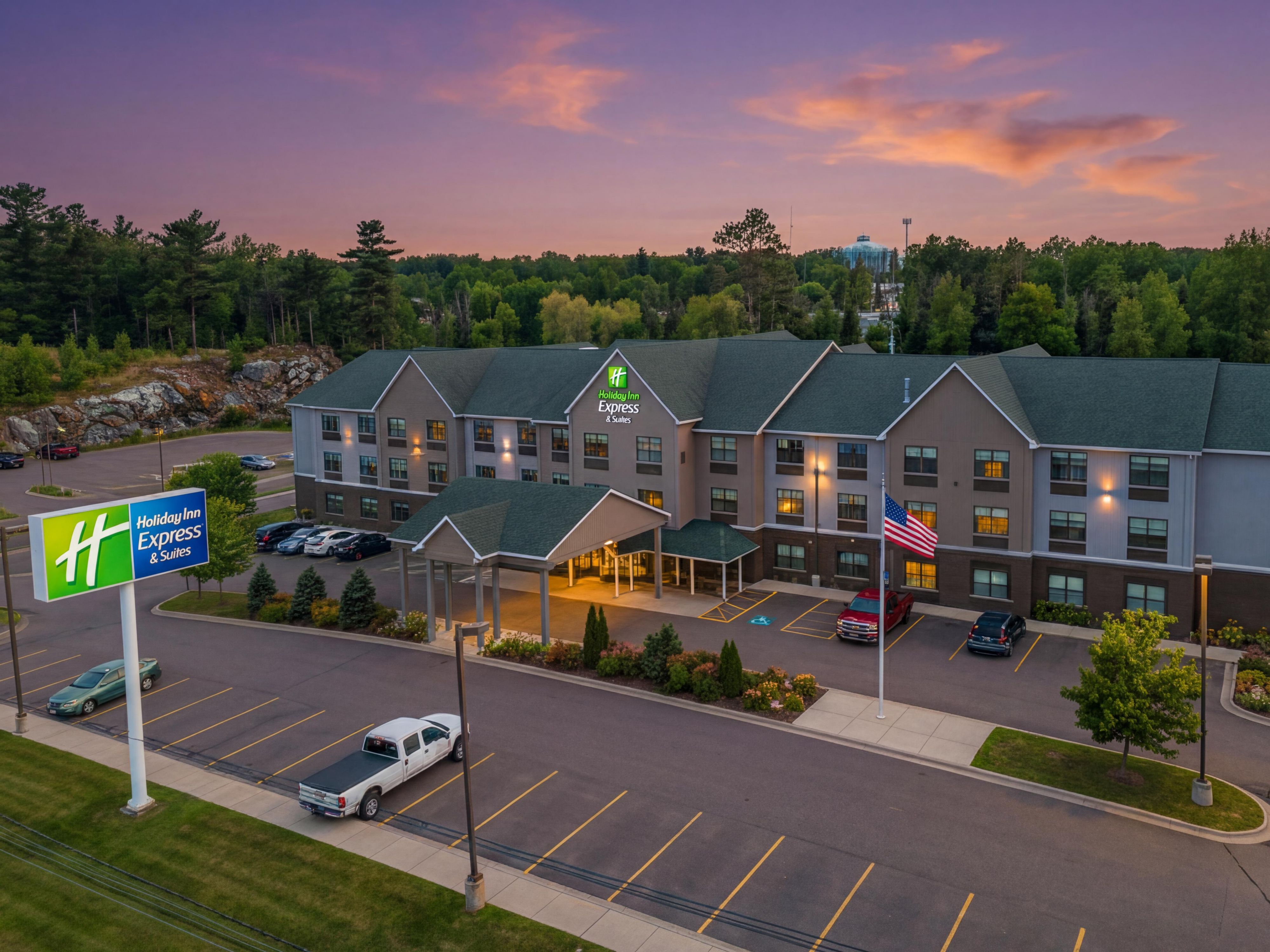 Hloiday Inn Express & Suites Marquette close to Lake Superior