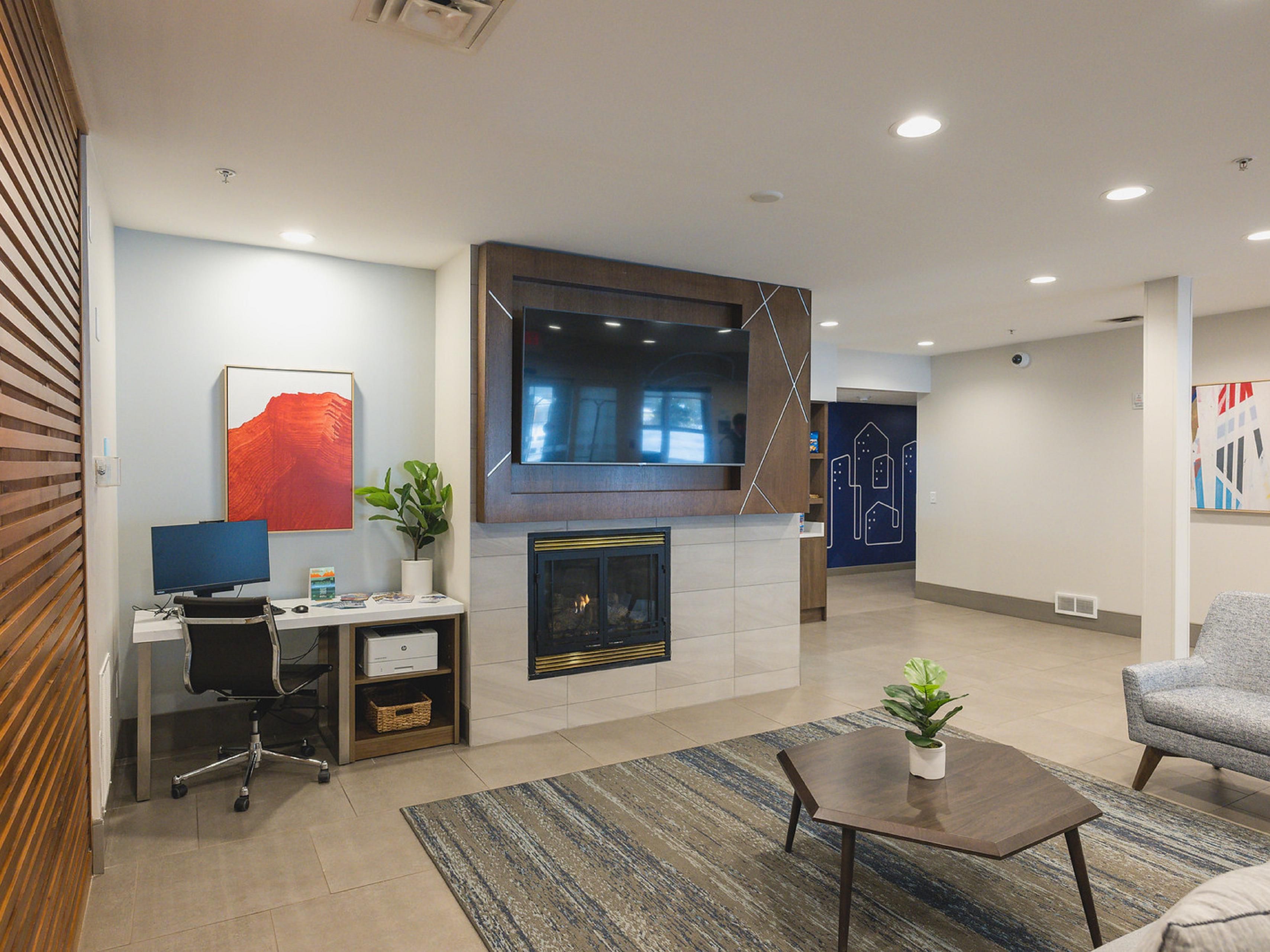 For those traveling on business, our well-appointed business center is designed to meet your professional needs. With high-speed Internet access and printing, scanning, and copying services, it’s simple to prepare for a presentation or catch up on emails. 