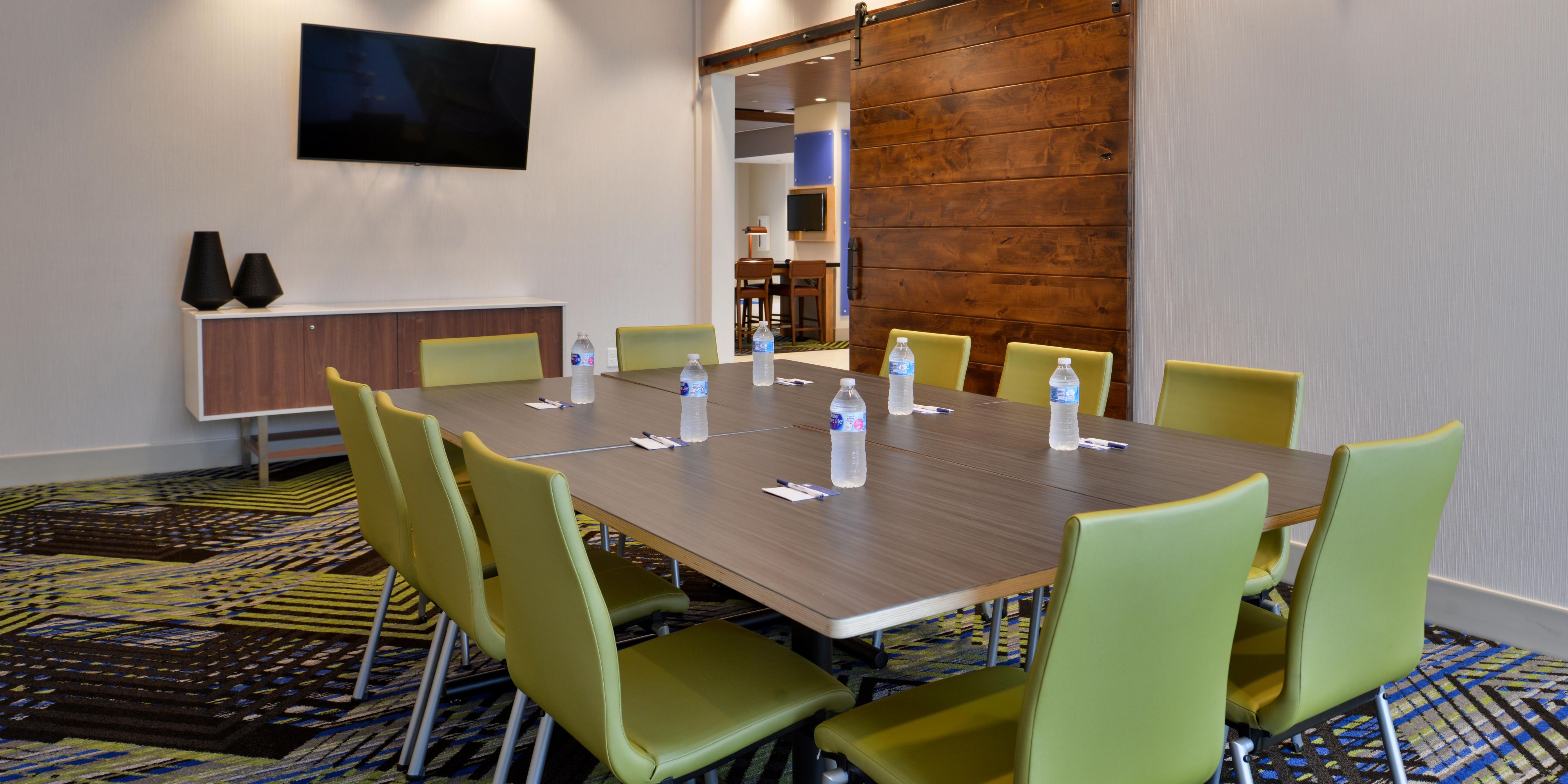 Meeting space is available for use in lobby. Meeting room can fit a total of 20 people and is 288 square feet. 

For more information and to reserve please call the hotel directly.